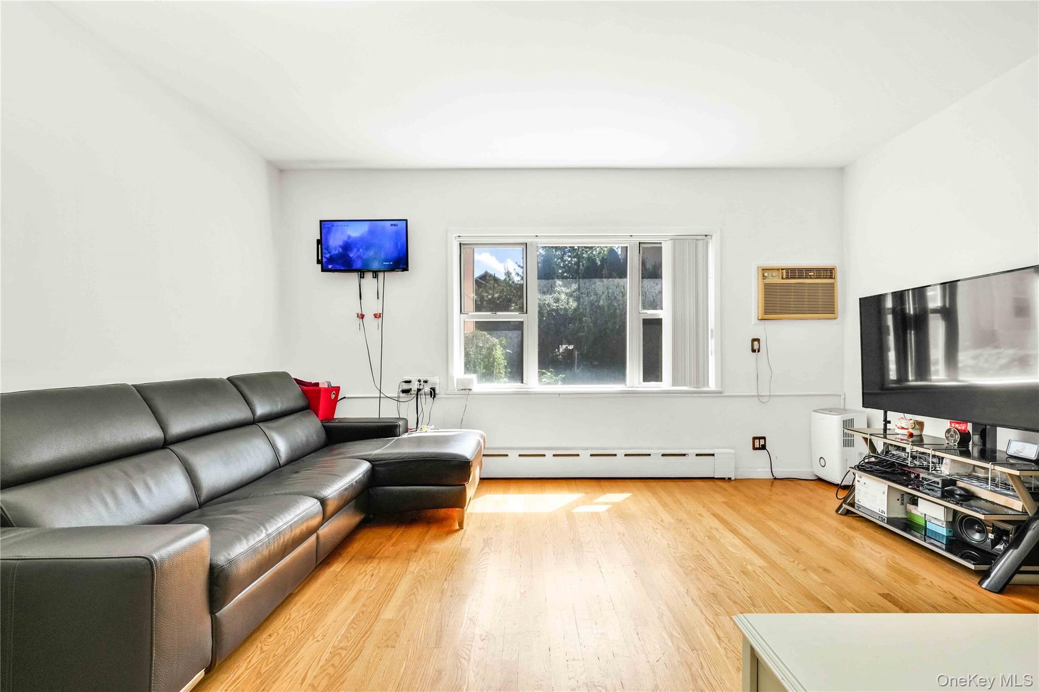 Single Family 38th Queens, NY 11105, MLS-912303-7