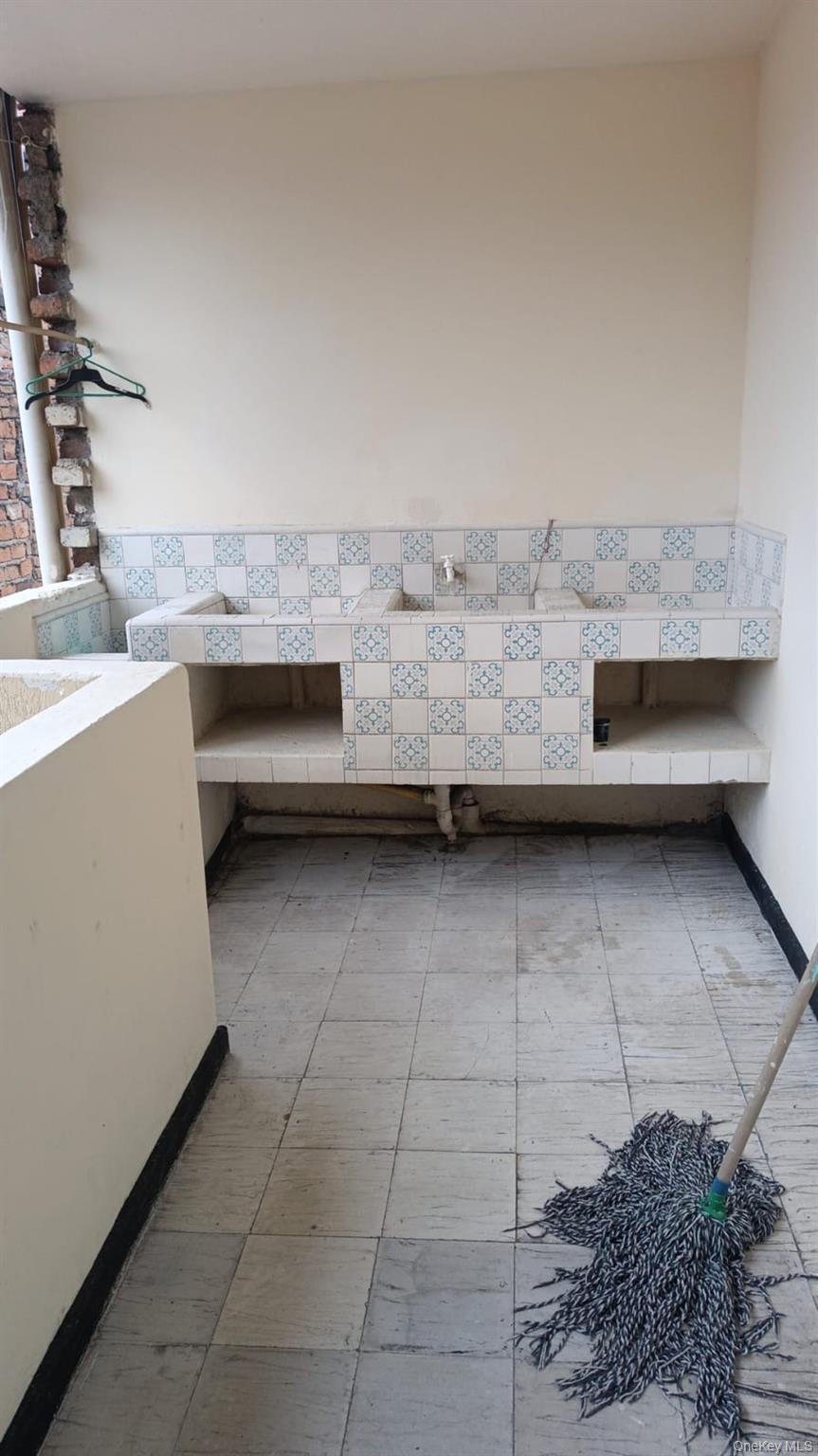 Single Family Cl. 44 # 12-51,  Comuna 8,  Cali,  Valle Del Cauca,   Out Of Area, NY 760041, MLS-912353-5