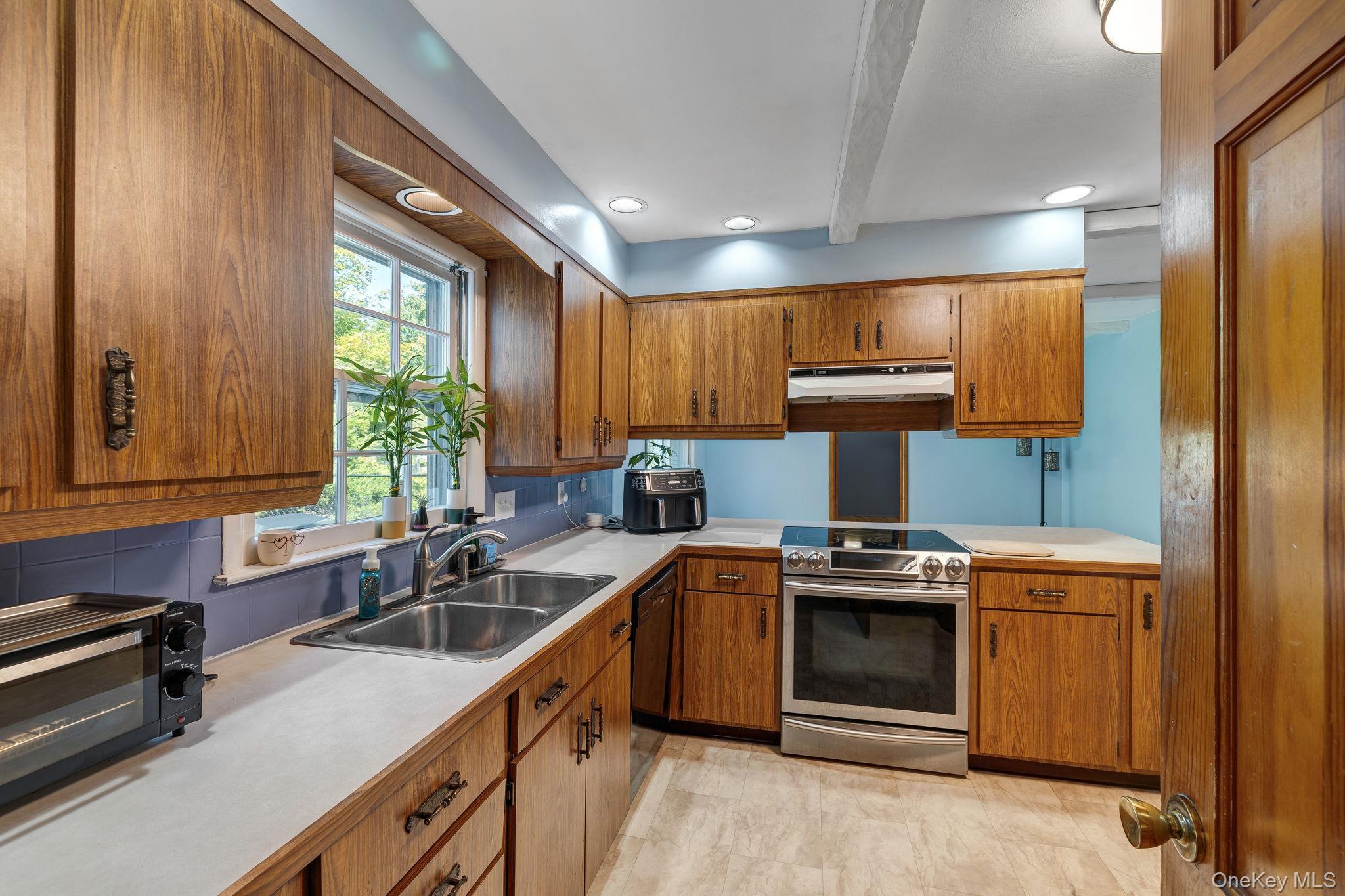 Single Family Timberline  Dutchess County, NY 12603, MLS-912484-13