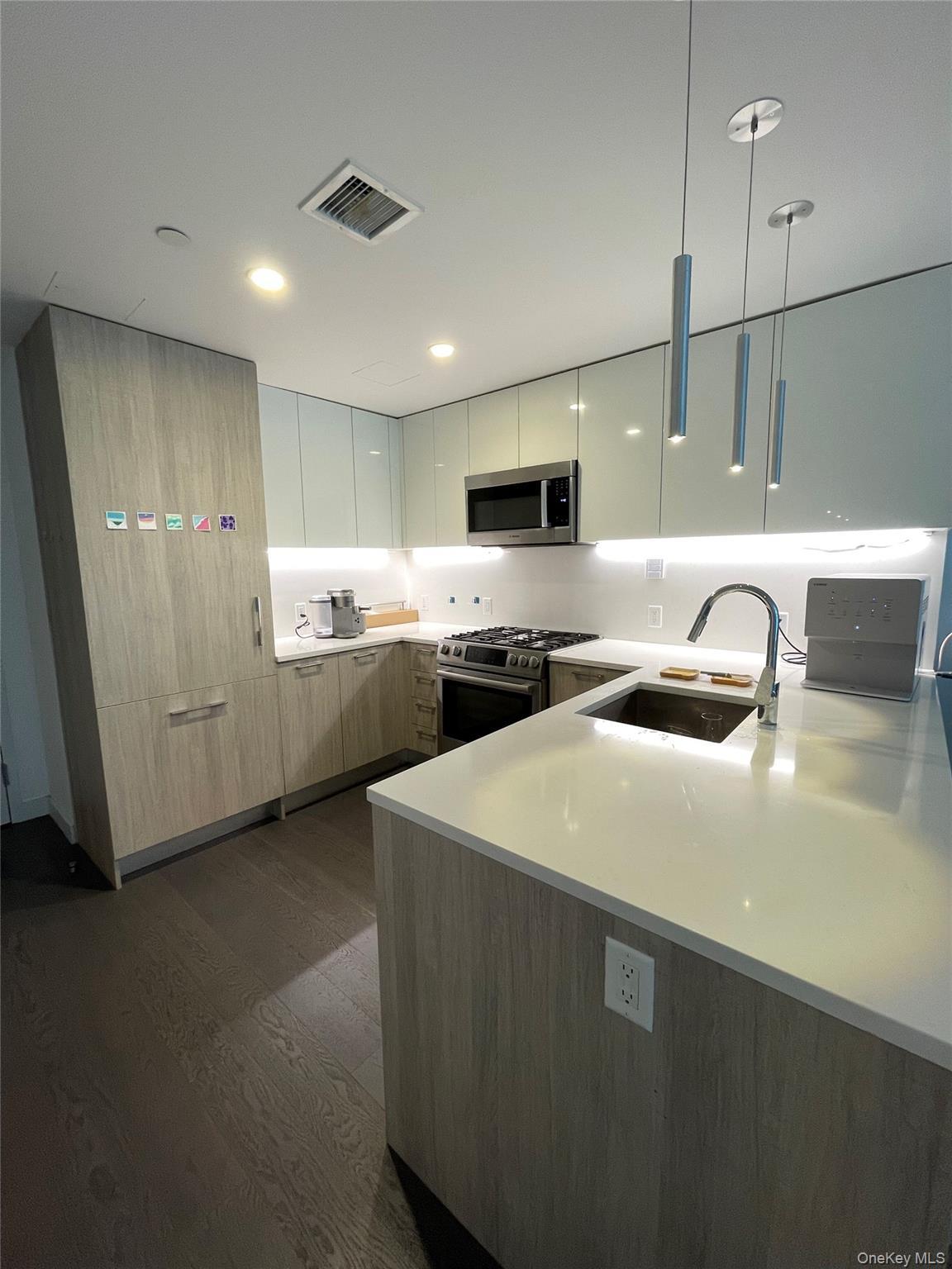 Condo 40th  Queens, NY 11354, MLS-912489-10