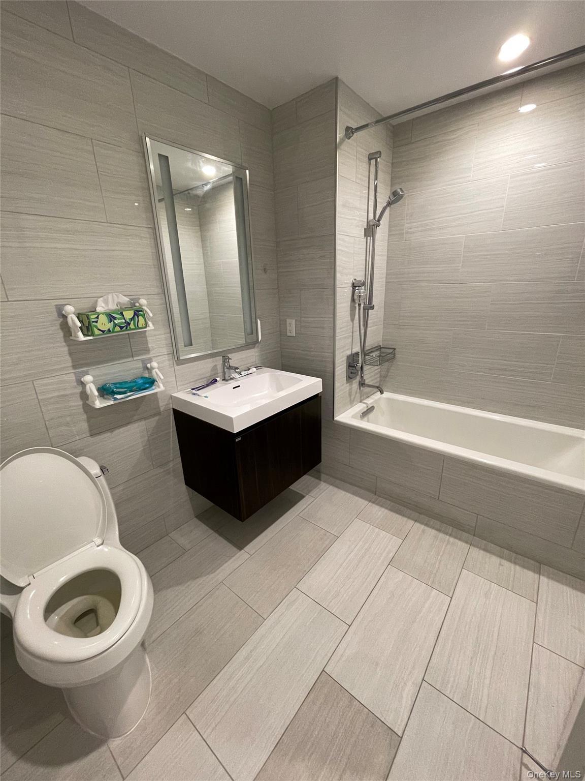 Condo 40th  Queens, NY 11354, MLS-912489-4