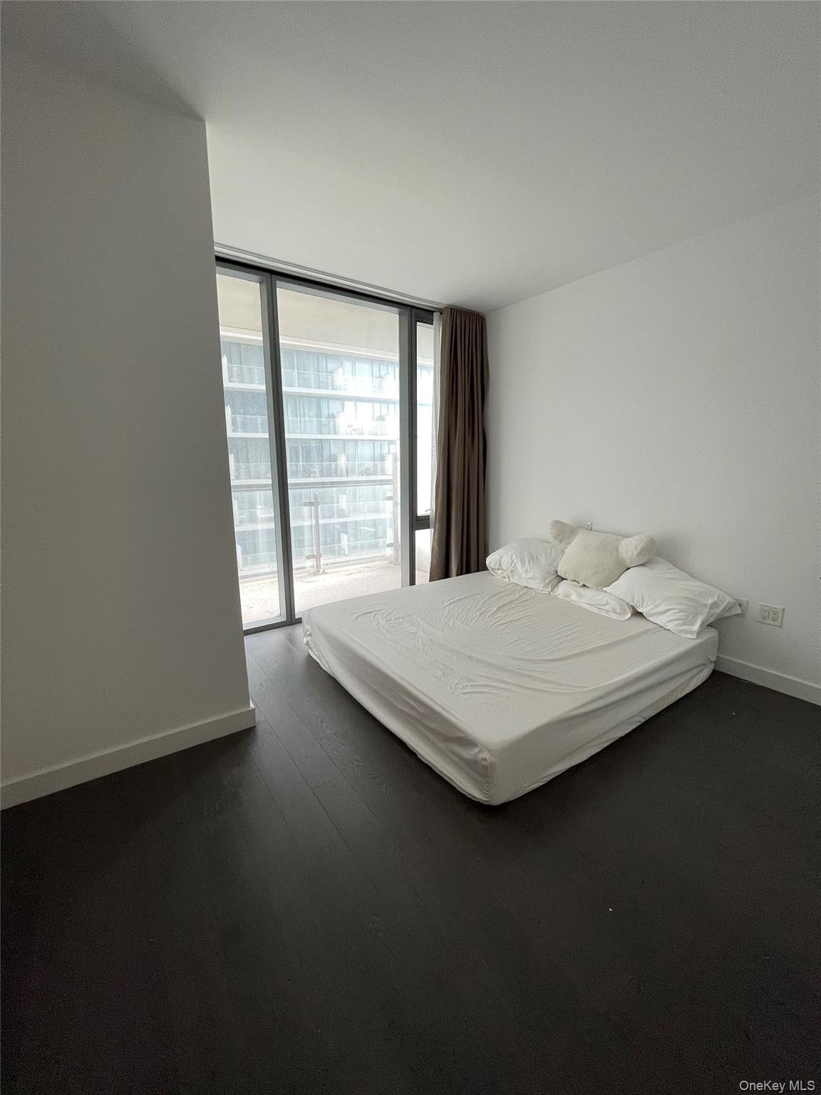 Condo 40th  Queens, NY 11354, MLS-912489-8