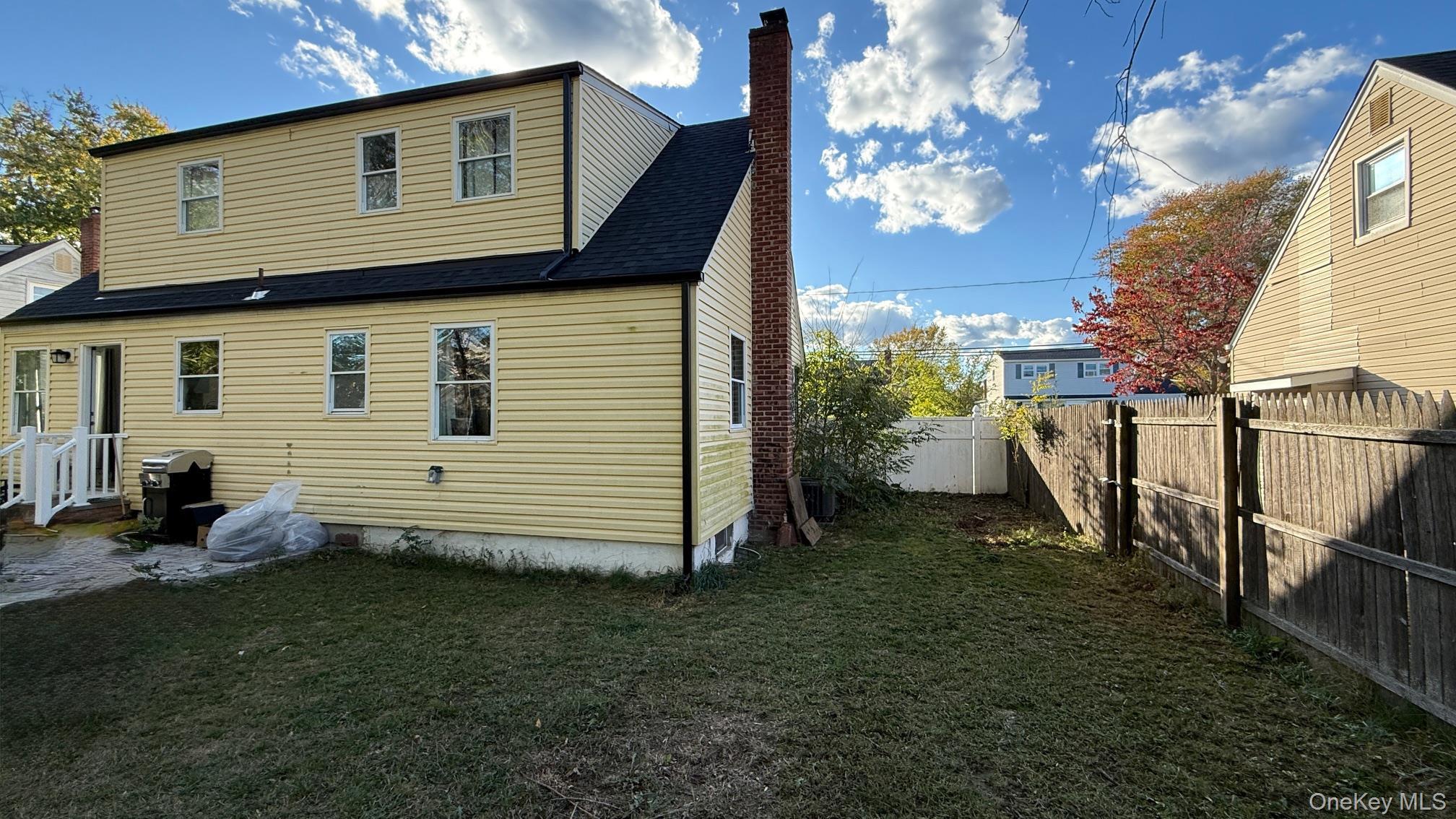 Single Family Lakewood Suffolk County, NY 11779, MLS-912495-17