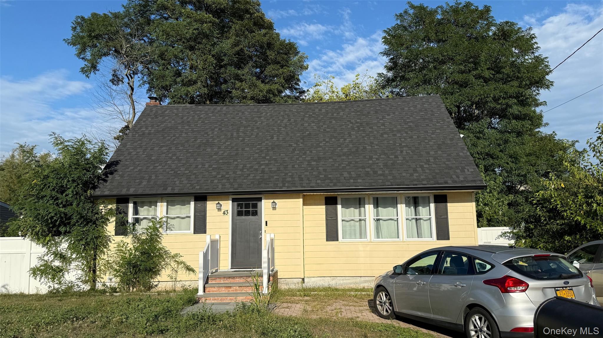 Single Family Lakewood Suffolk County, NY 11779, MLS-912495-2