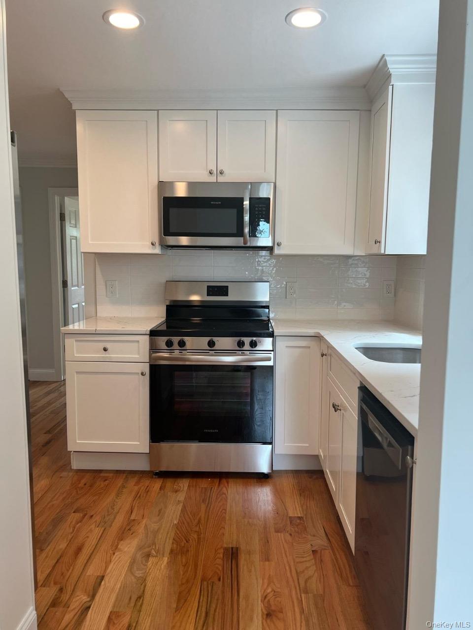 Single Family Lakewood Suffolk County, NY 11779, MLS-912495-9