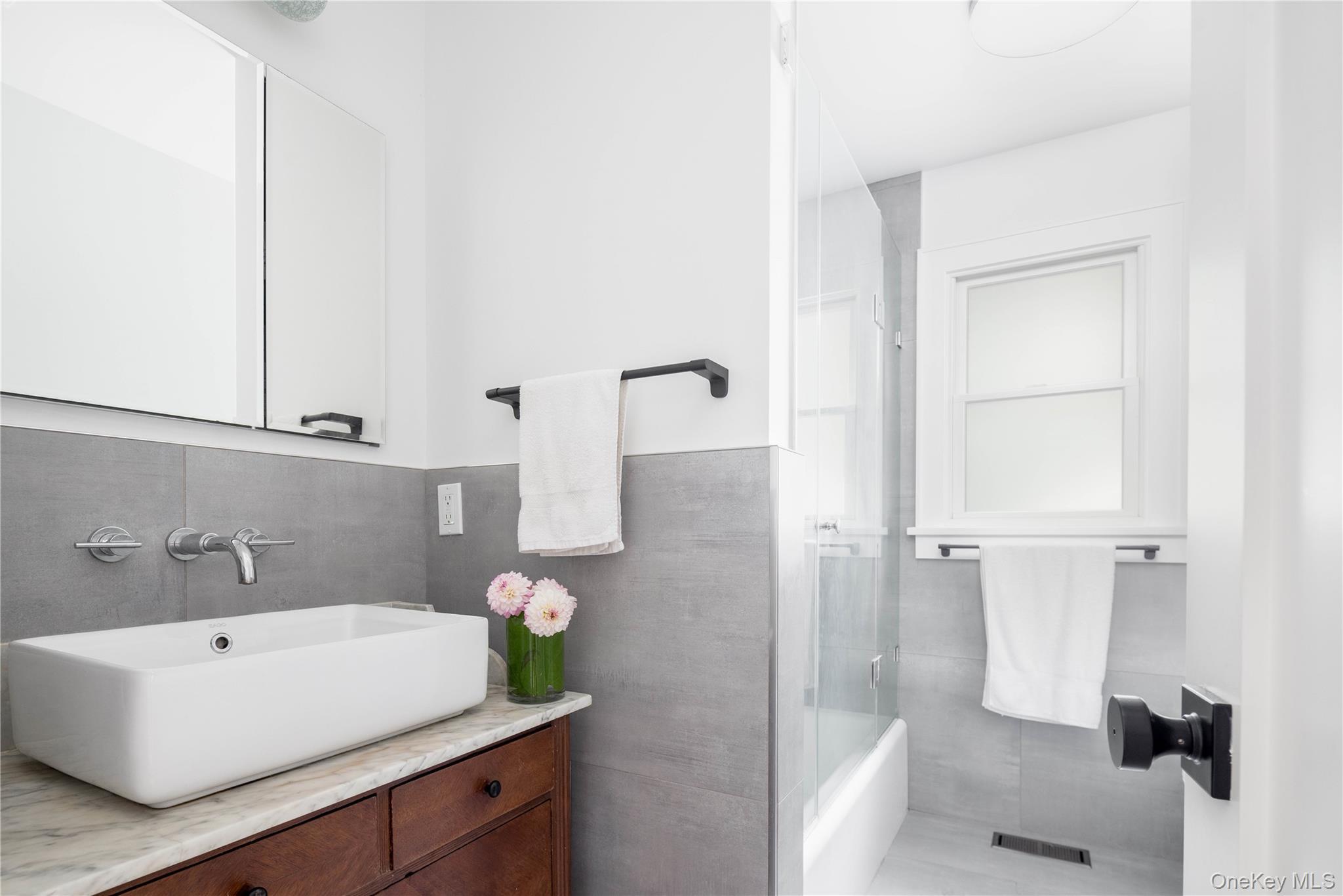 Single Family Main  Suffolk County, NY 11901, MLS-912551-21