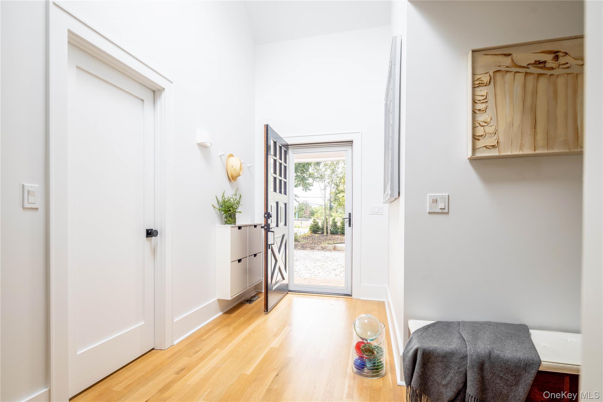 Single Family Main  Suffolk County, NY 11901, MLS-912551-9