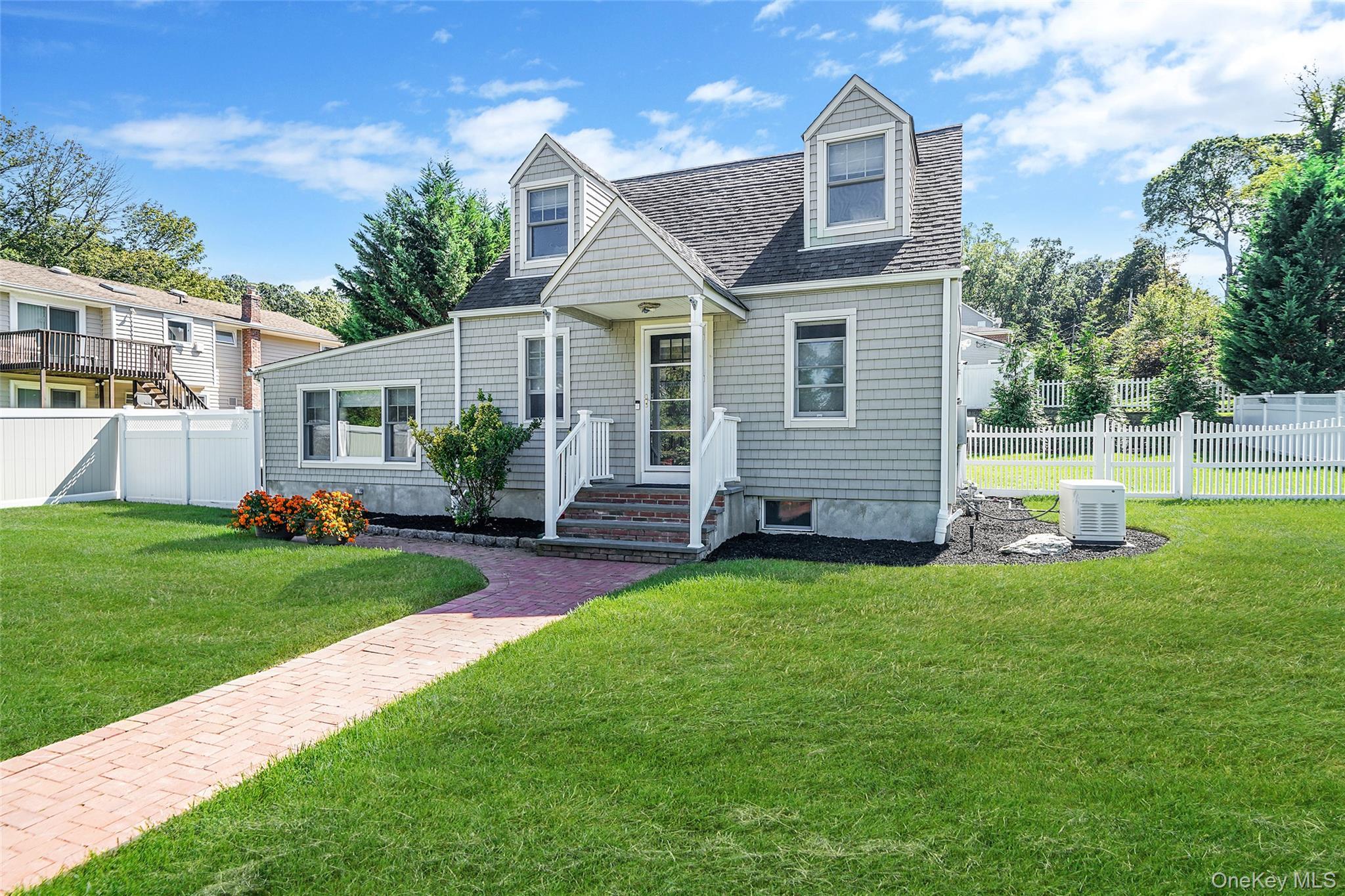 Single Family Tulip  Suffolk County, NY 11754, MLS-912569-4