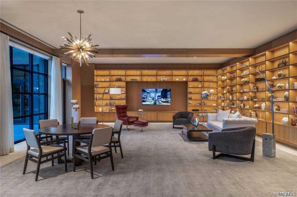 Condo Garvies Point  Nassau County, NY 11542, MLS-912591-10