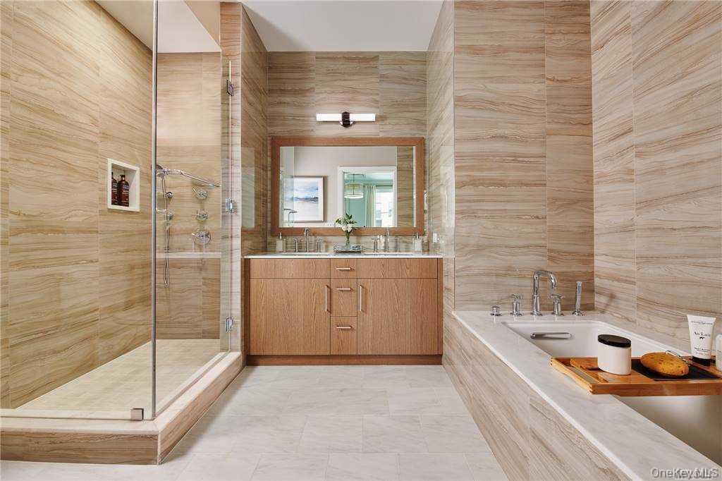 Condo Garvies Point  Nassau County, NY 11542, MLS-912591-5