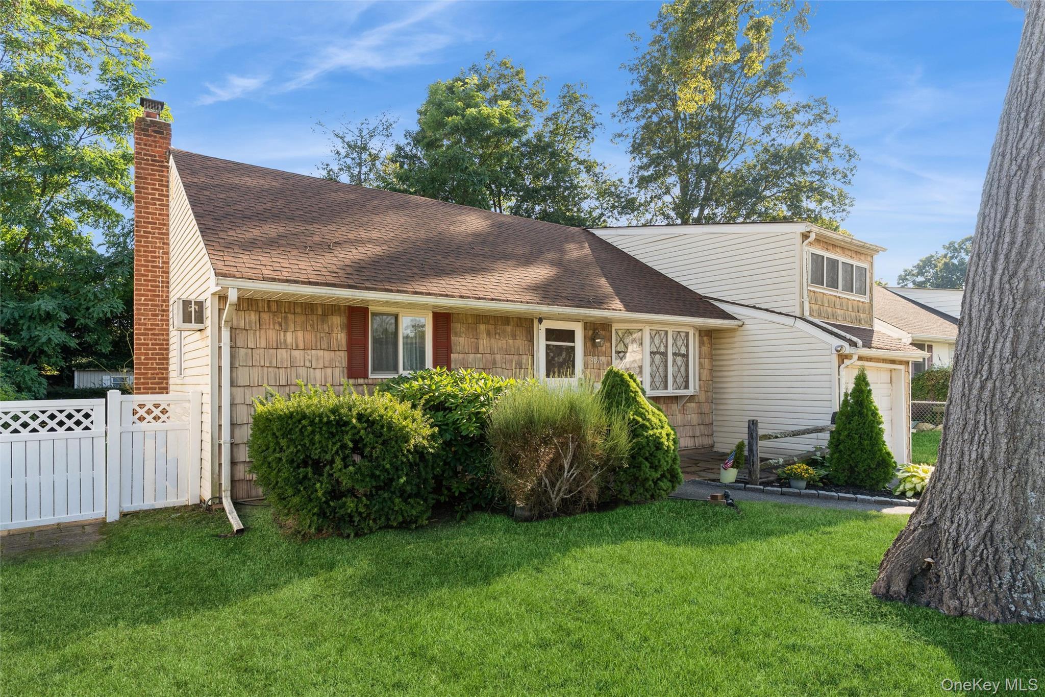 Single Family Maplewood  Nassau County, NY 11783, MLS-912694-14