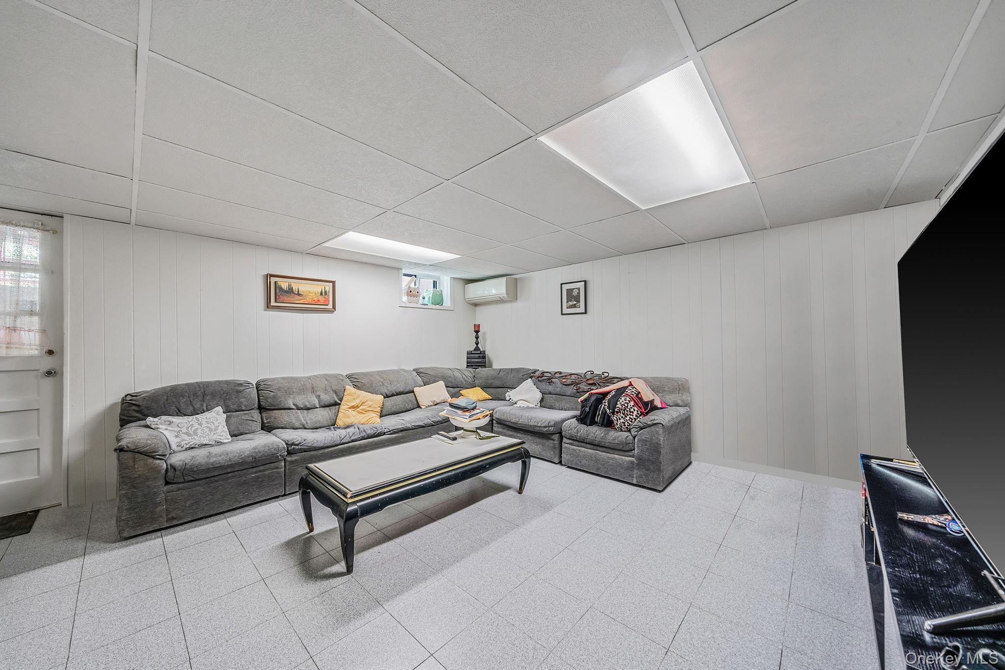 Single Family 80th Queens, NY 11385, MLS-912709-15