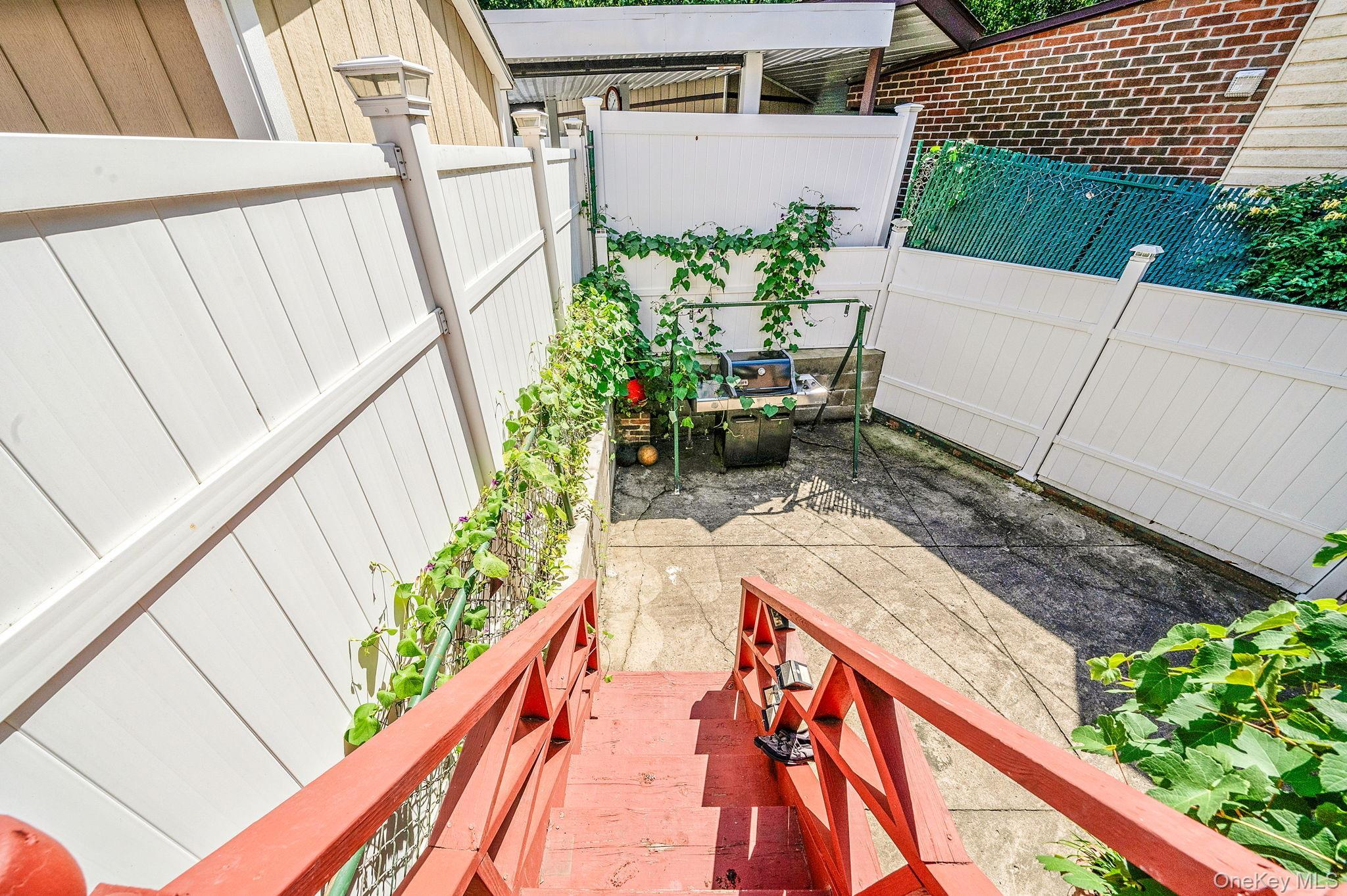 Single Family 80th Queens, NY 11385, MLS-912709-25