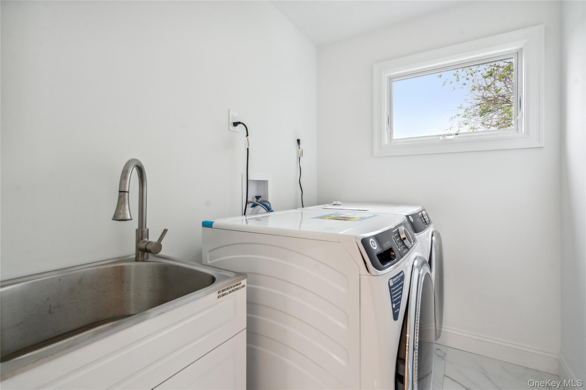 Single Family Lorraine Nassau County, NY 11791, MLS-912763-27