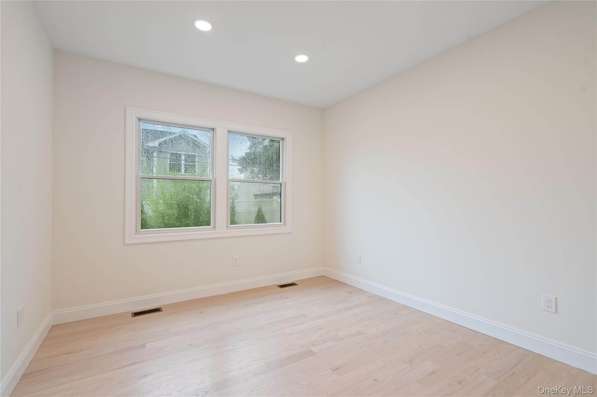 Single Family Lorraine Nassau County, NY 11791, MLS-912763-28