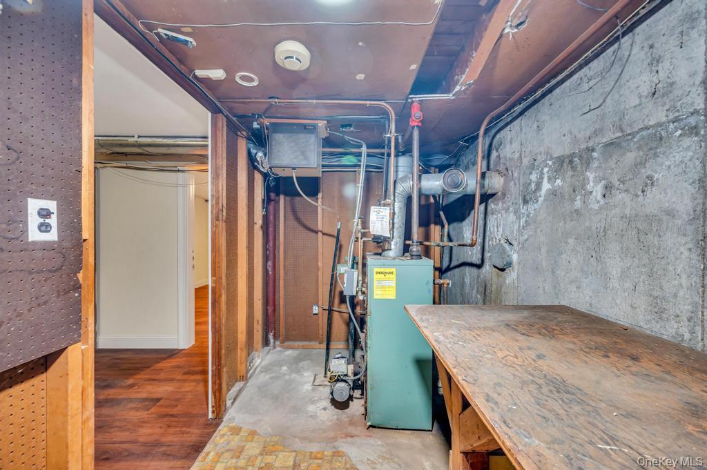 Single Family Jerusalem  Nassau County, NY 11783, MLS-912807-44