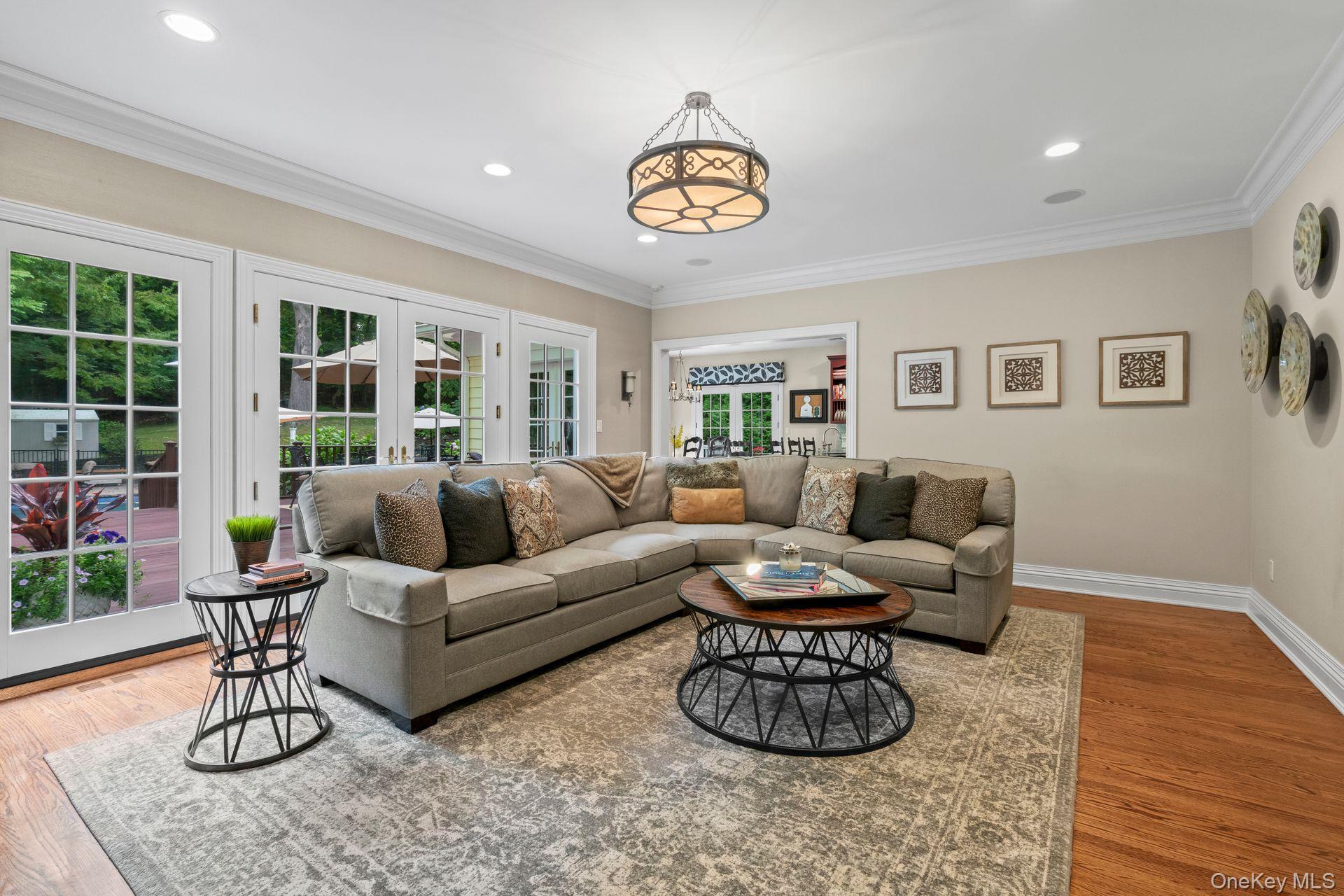 Single Family Parish Nassau County, NY 11560, MLS-912834-19