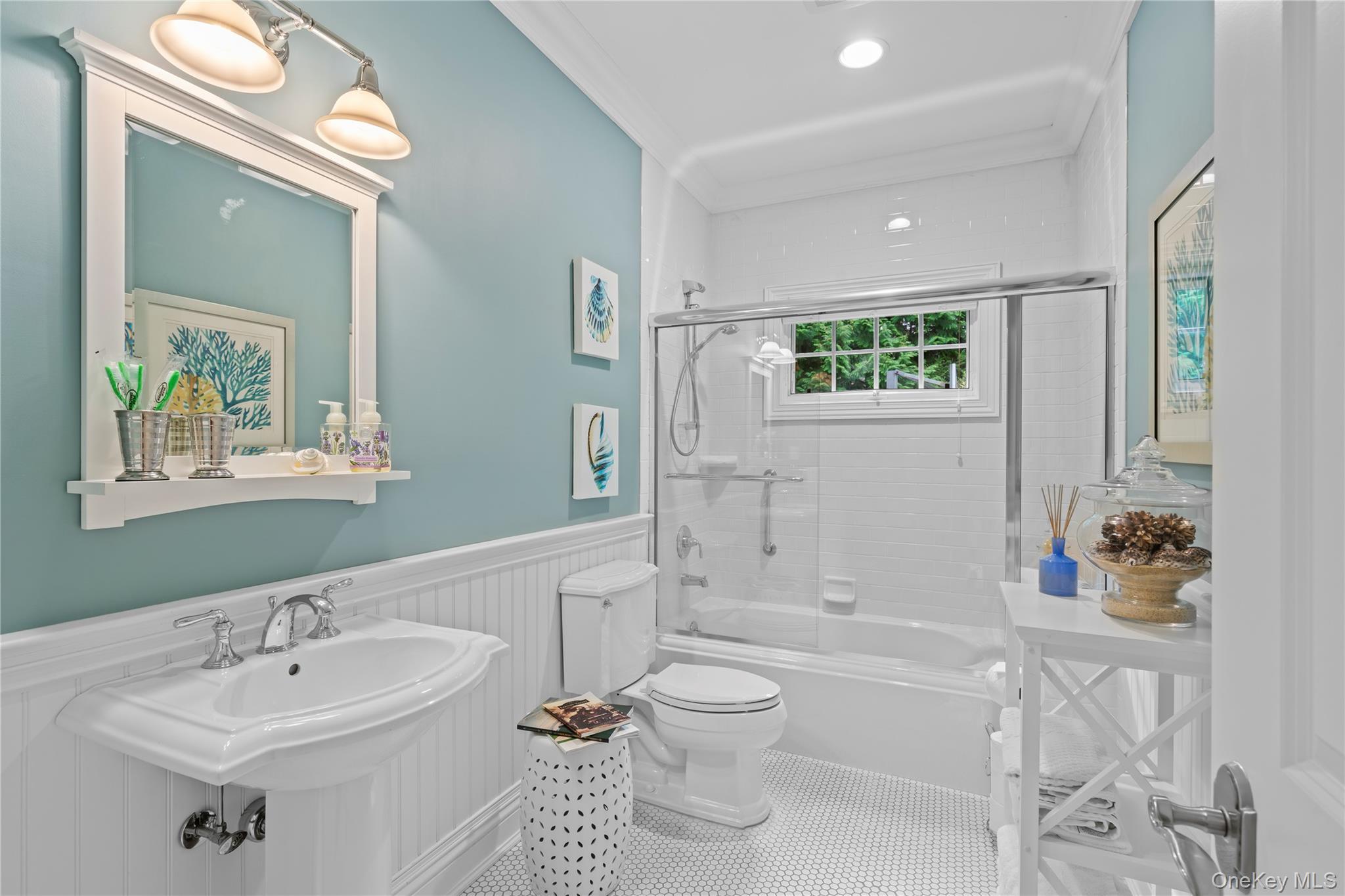 Single Family Parish Nassau County, NY 11560, MLS-912834-24