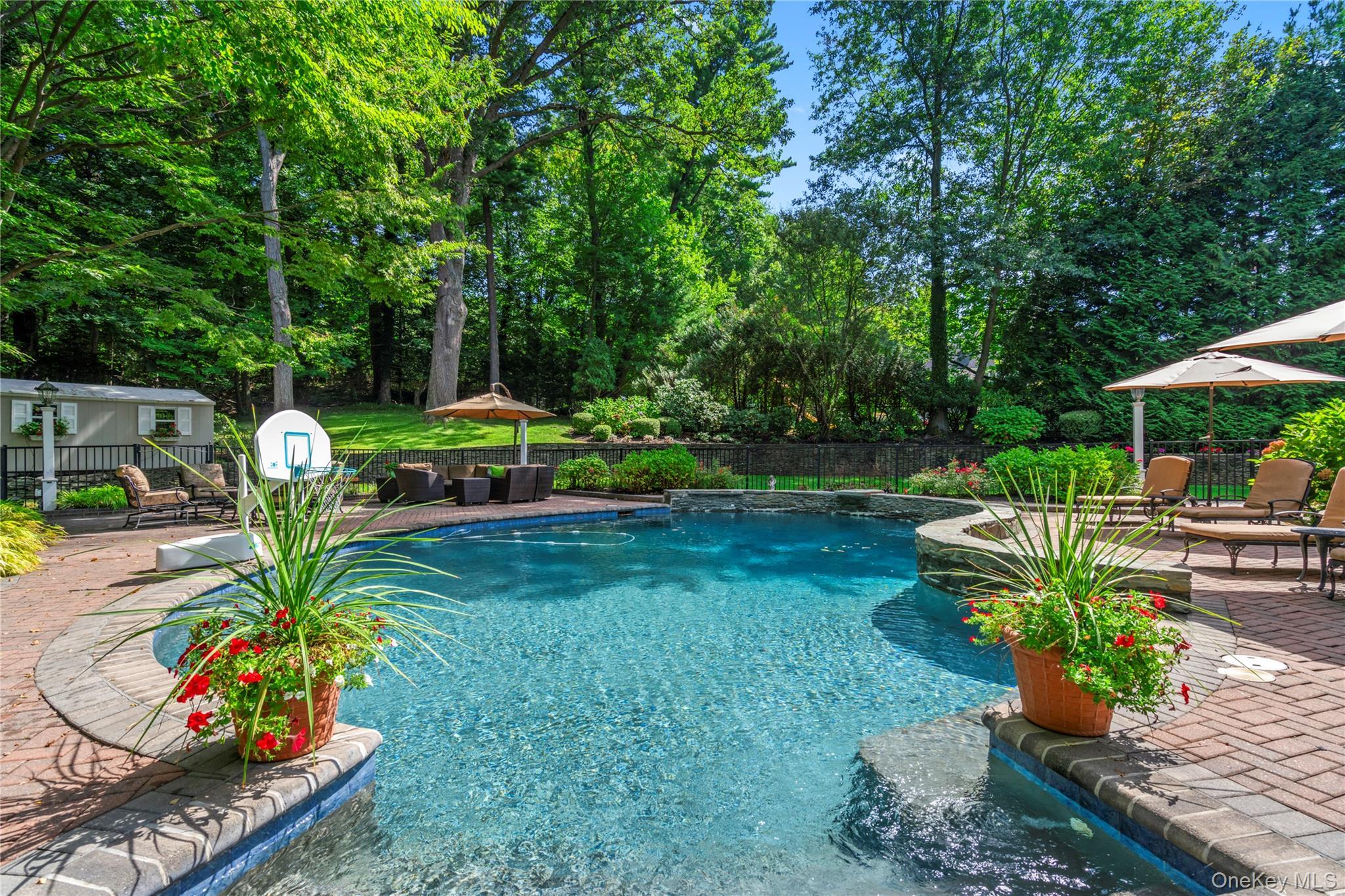 Single Family Parish Nassau County, NY 11560, MLS-912834-42