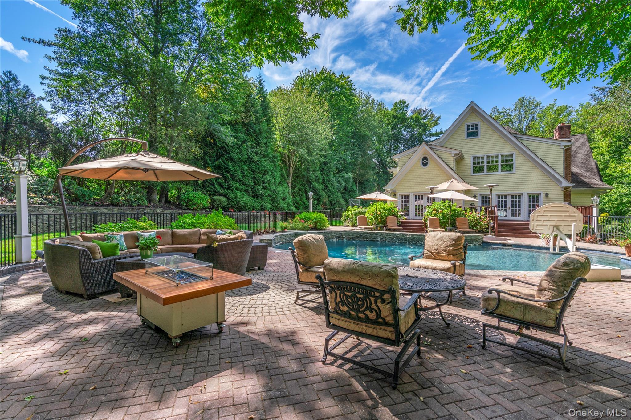 Single Family Parish Nassau County, NY 11560, MLS-912834-43