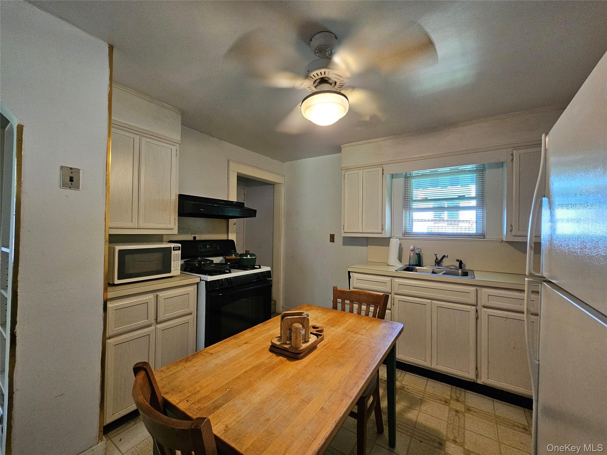 Single Family Cross  Nassau County, NY 11560, MLS-912897-11