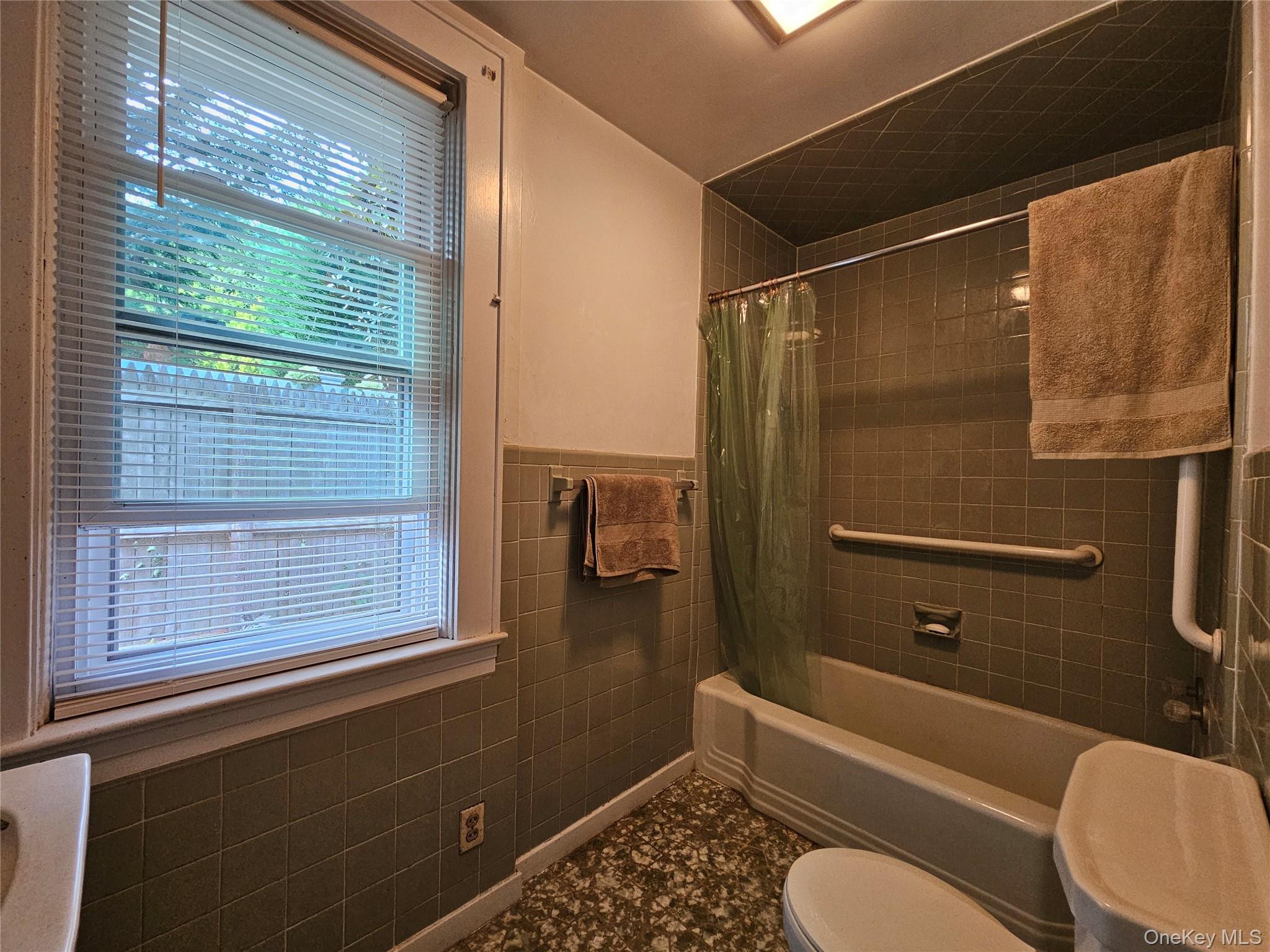 Single Family Cross  Nassau County, NY 11560, MLS-912897-13