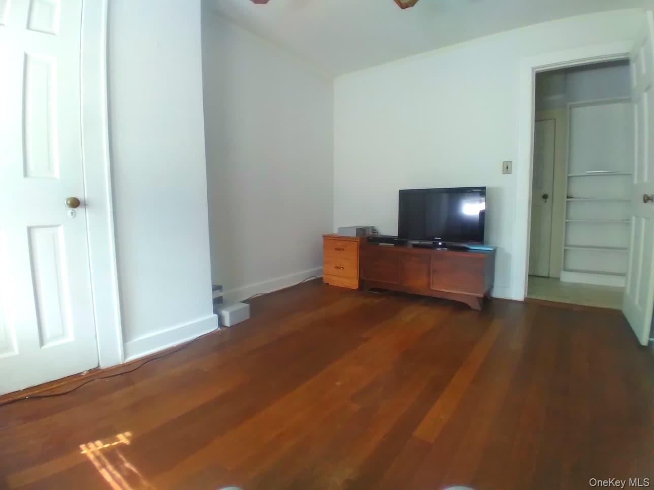 Single Family Cross  Nassau County, NY 11560, MLS-912897-19