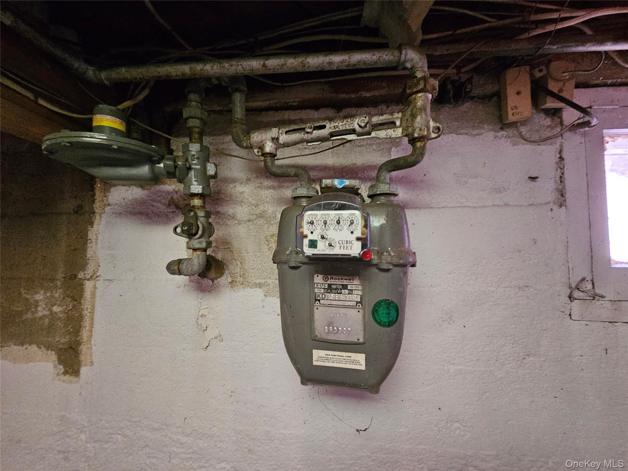 Single Family Cross  Nassau County, NY 11560, MLS-912897-25