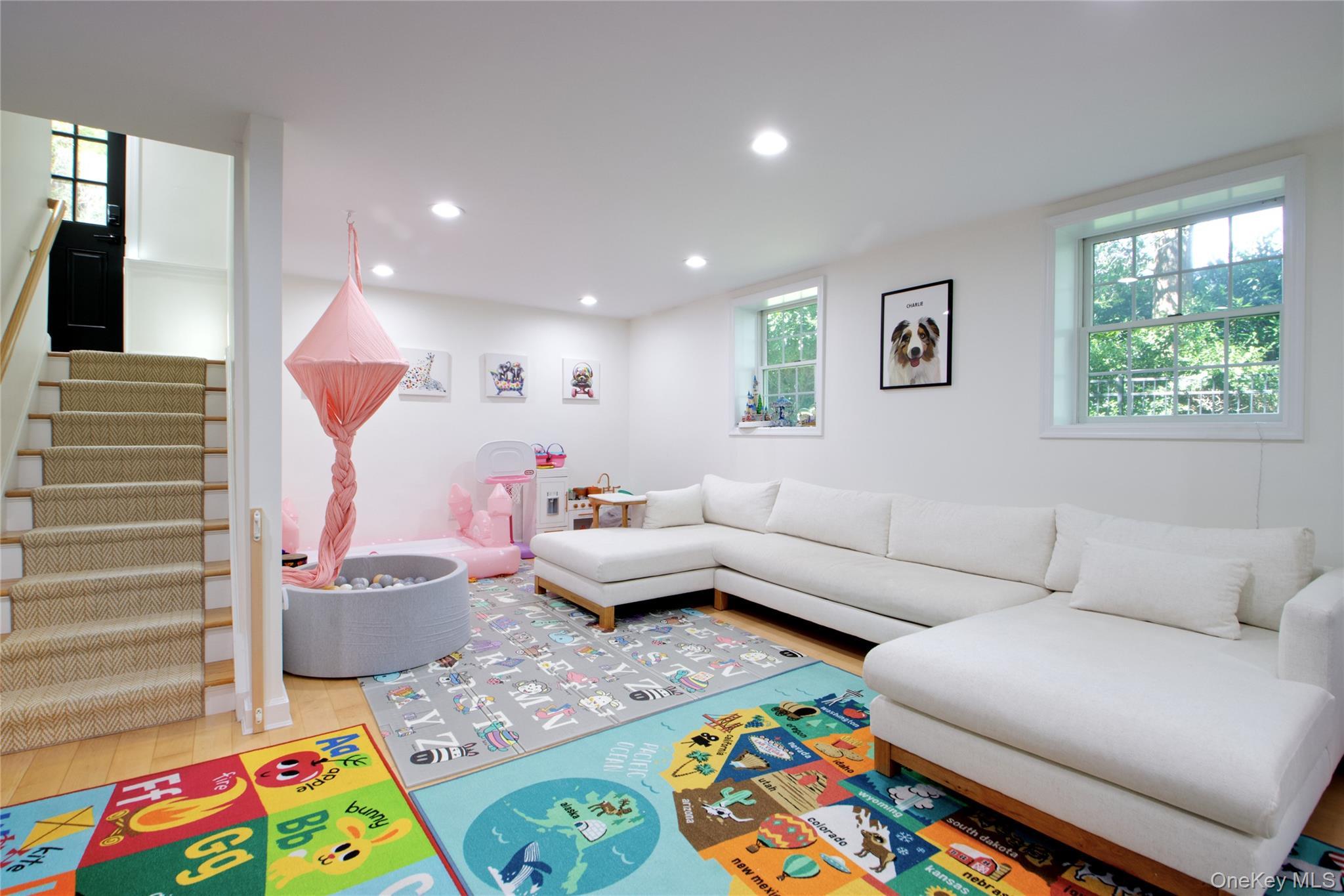 Single Family Squirrel Hill Nassau County, NY 11577, MLS-912901-25