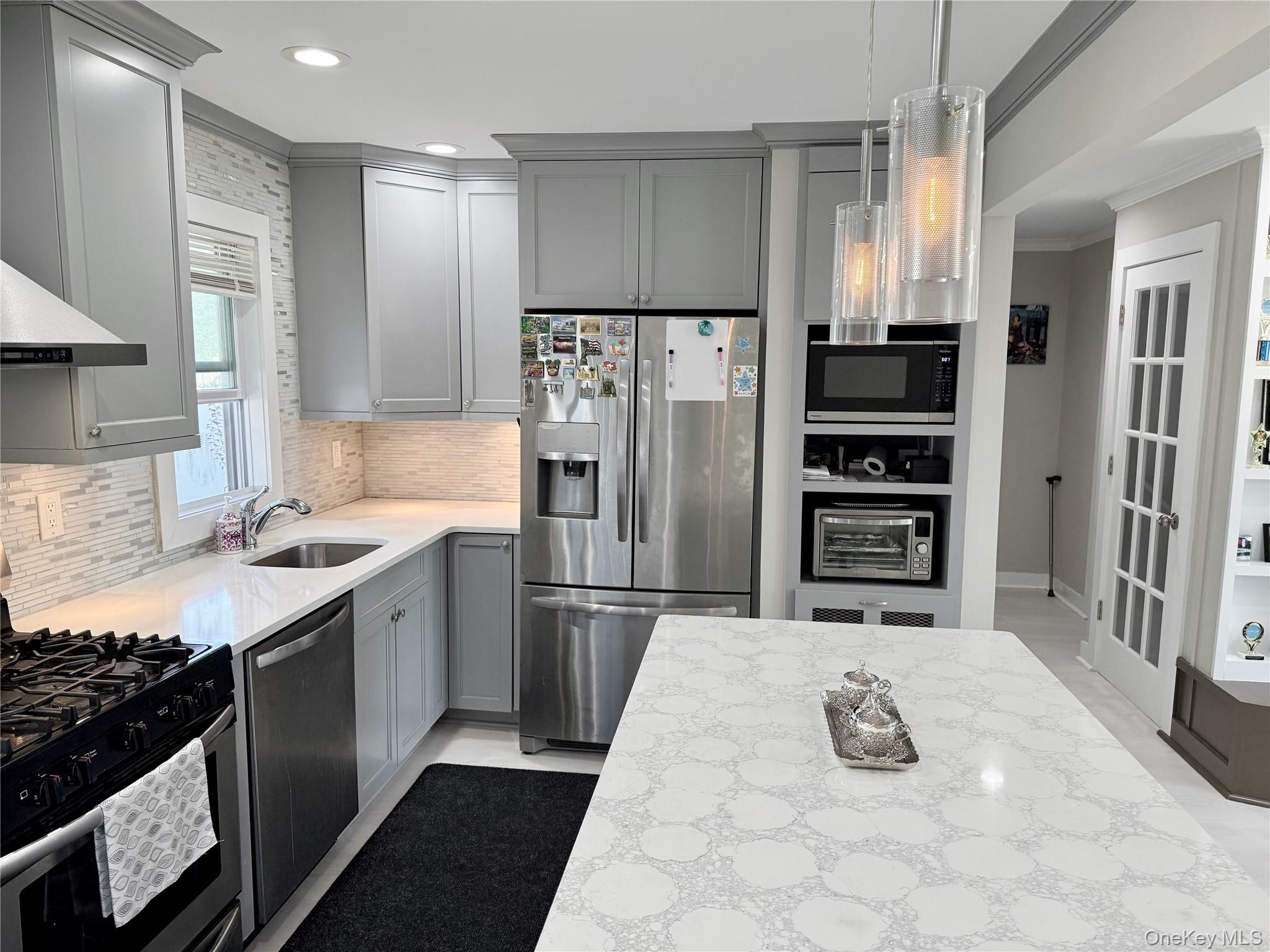 Single Family Central Suffolk County, NY 11703, MLS-912929-10