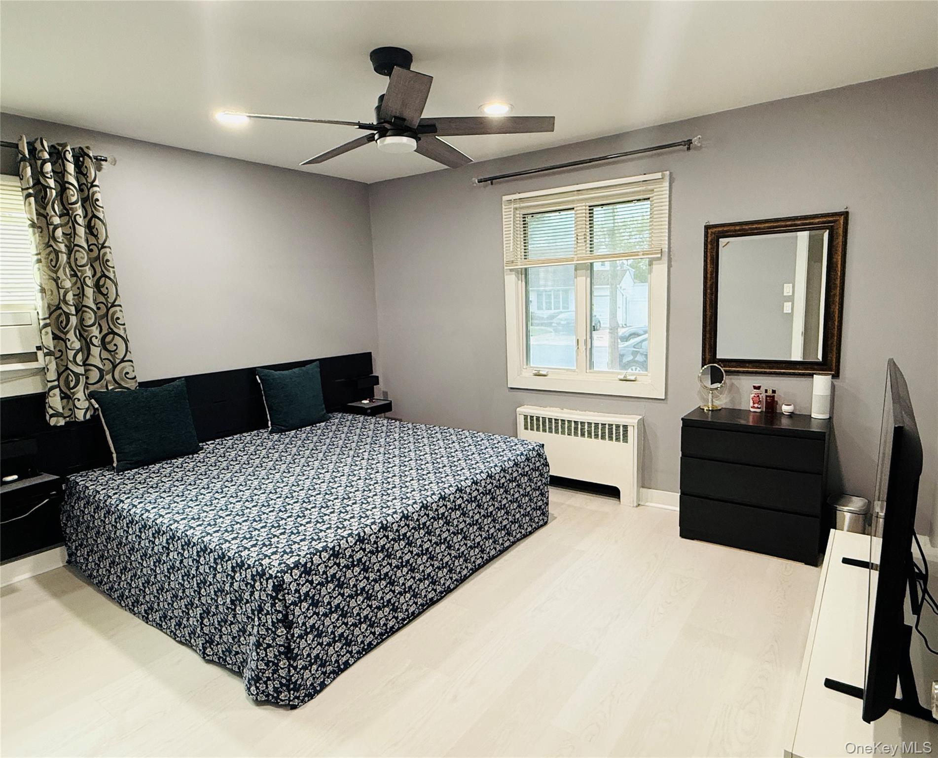 Single Family Central Suffolk County, NY 11703, MLS-912929-13