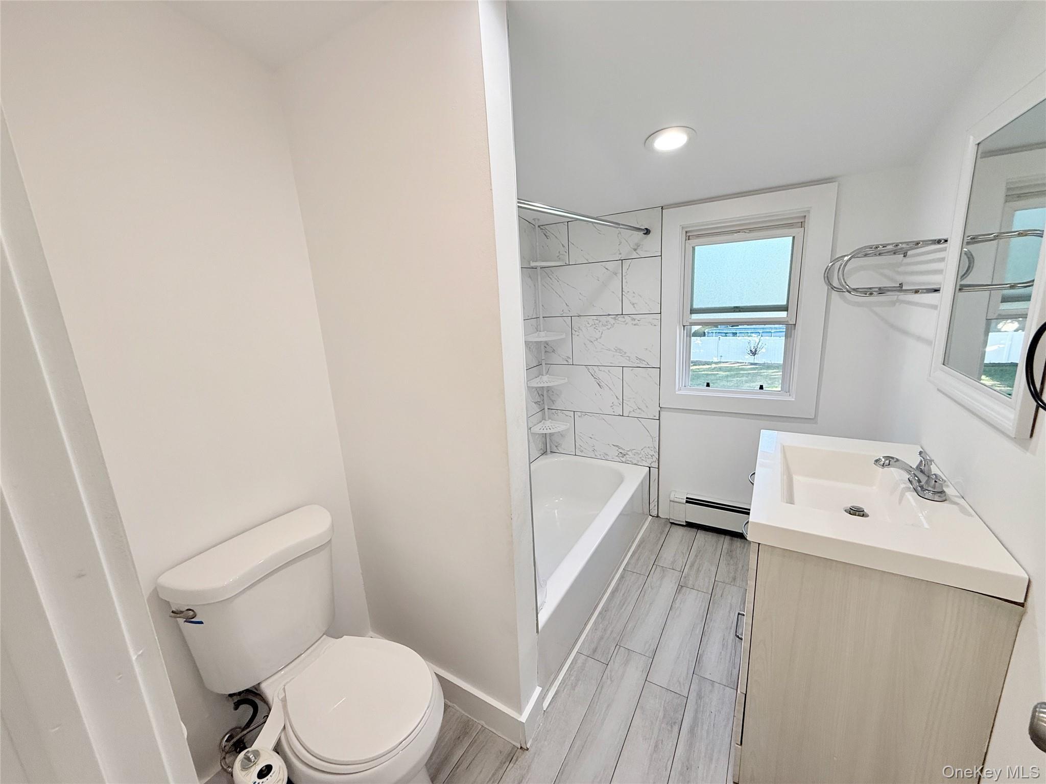 Single Family Central Suffolk County, NY 11703, MLS-912929-27