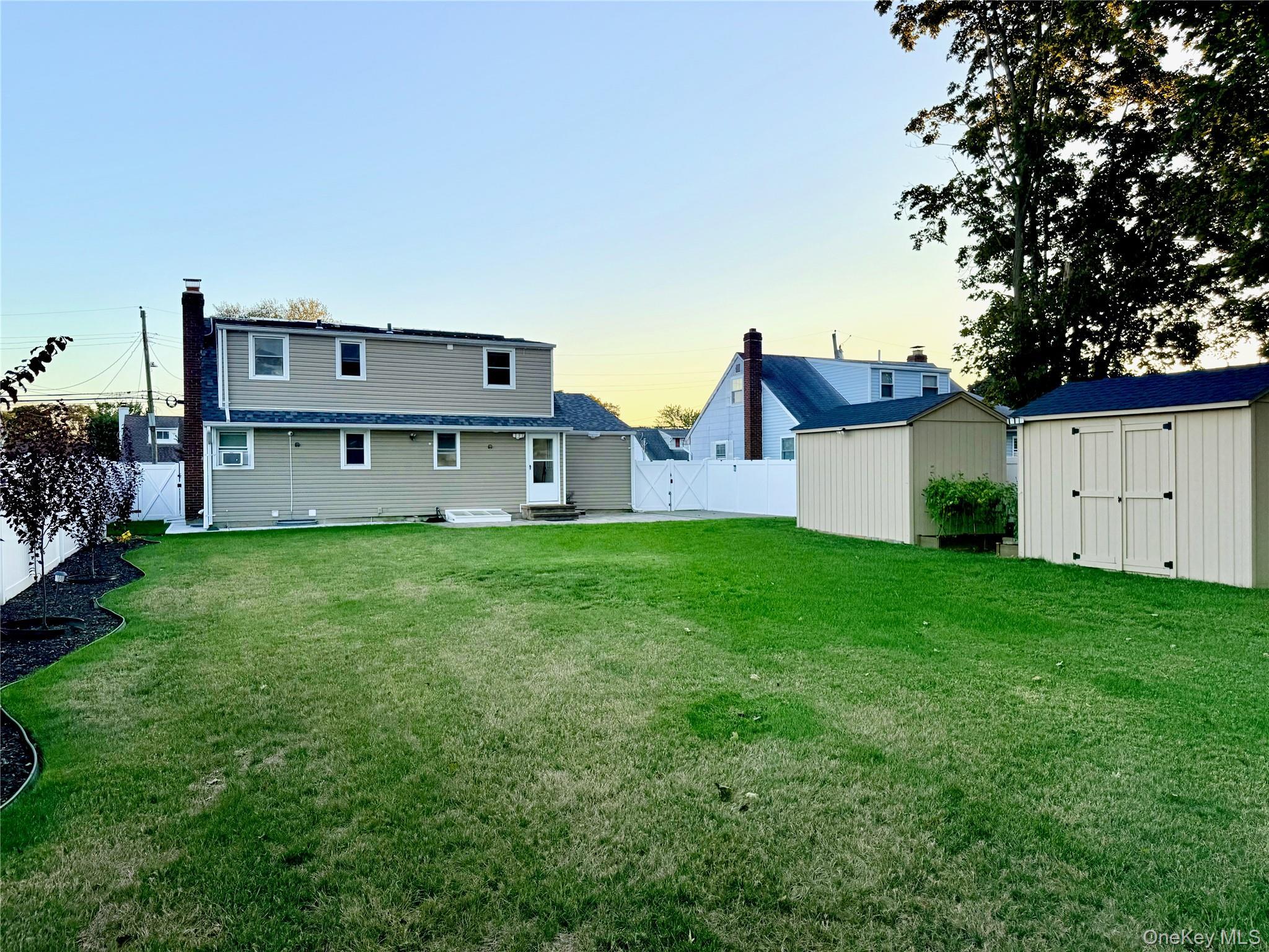 Single Family Central Suffolk County, NY 11703, MLS-912929-33