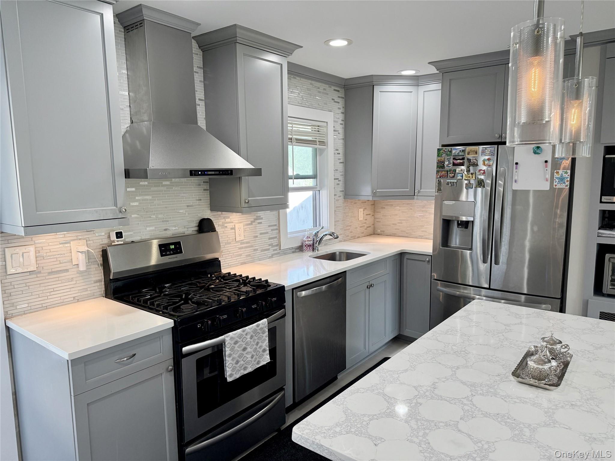 Single Family Central Suffolk County, NY 11703, MLS-912929-9