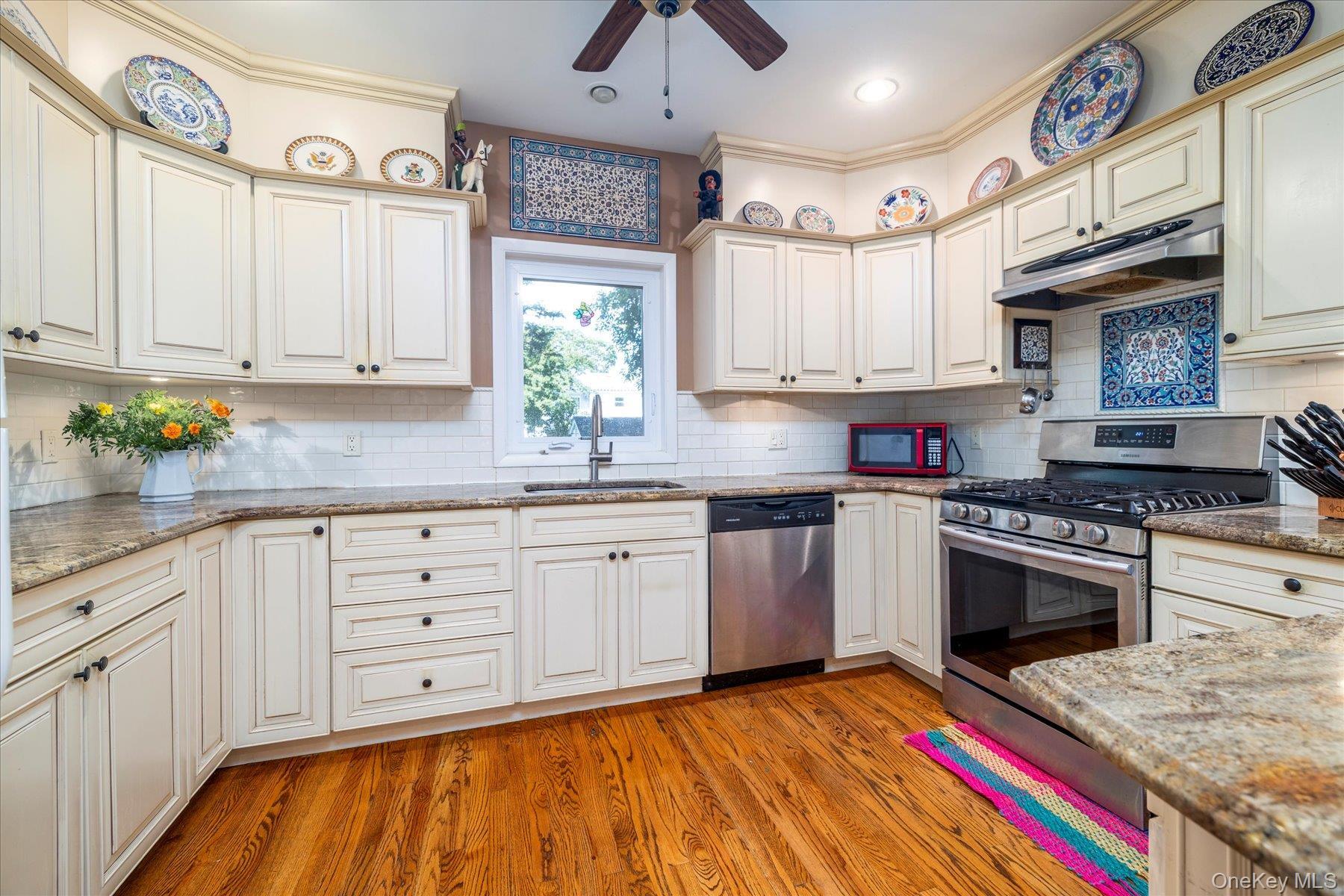 Single Family New York Nassau County, NY 11510, MLS-912954-15