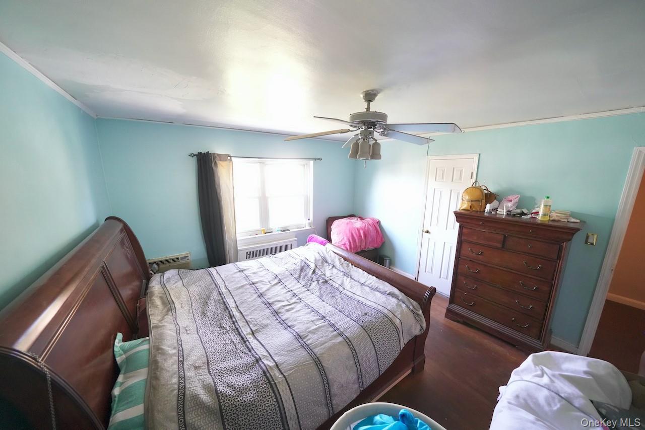 Single Family Fenton Ave  Bronx, NY 10469, MLS-913011-17