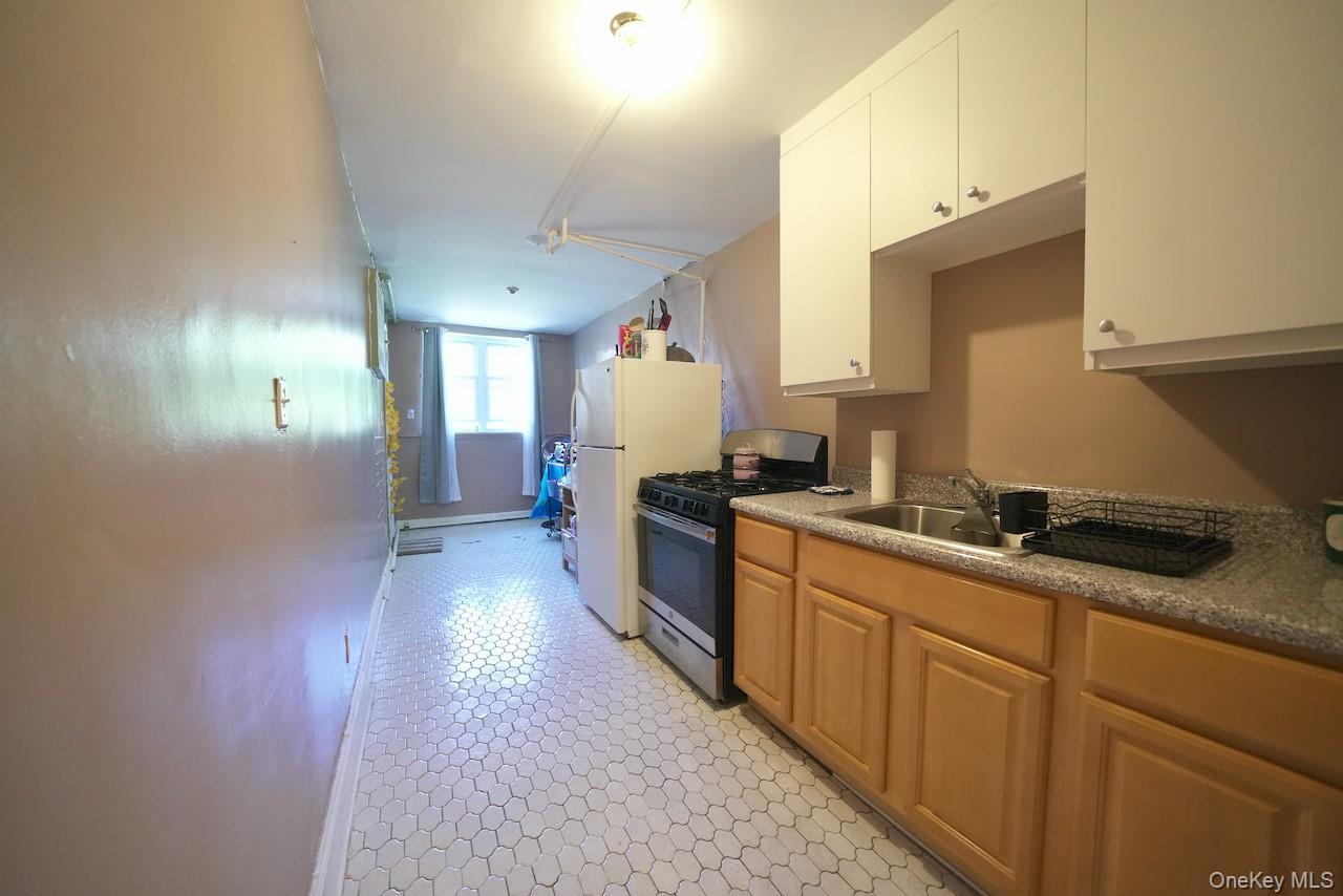 Single Family Fenton Ave  Bronx, NY 10469, MLS-913011-25
