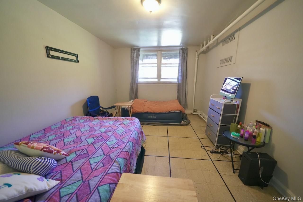 Single Family Fenton Ave  Bronx, NY 10469, MLS-913011-28