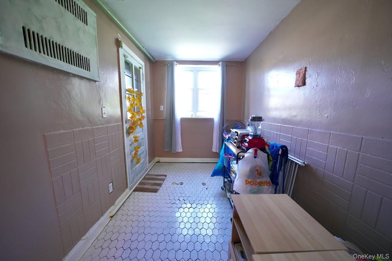 Single Family Fenton Ave  Bronx, NY 10469, MLS-913011-32