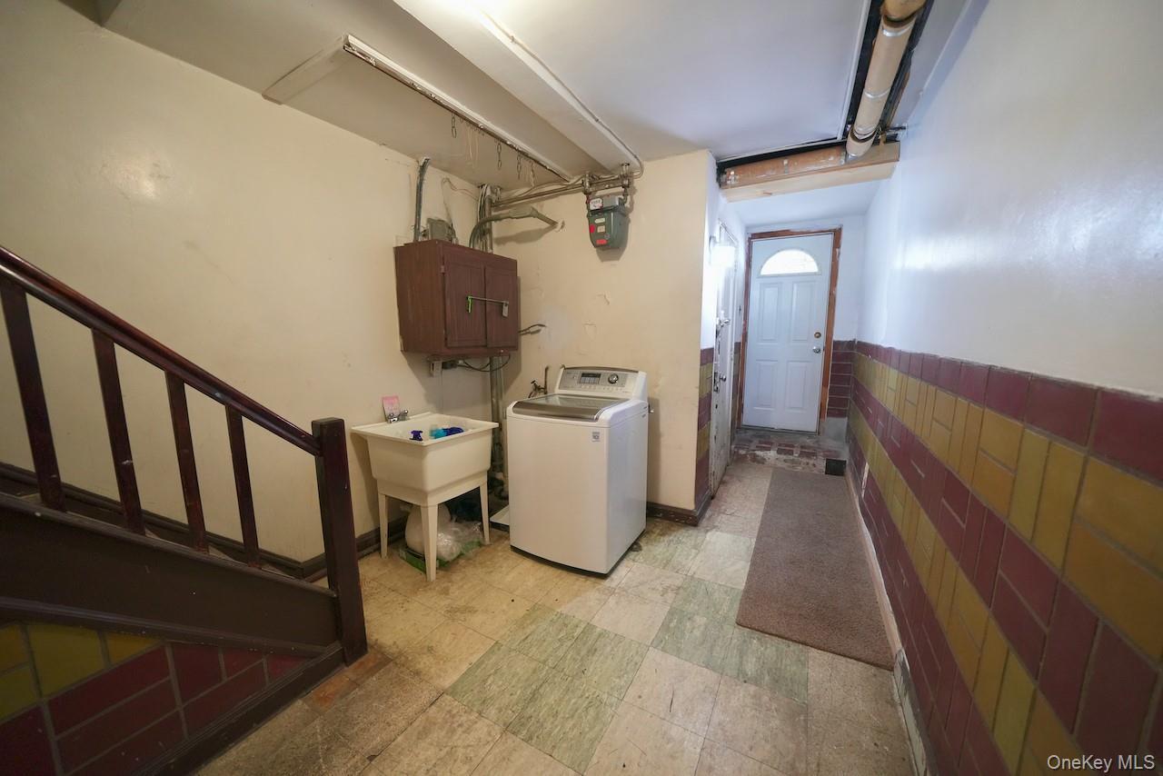 Single Family Fenton Ave  Bronx, NY 10469, MLS-913011-33