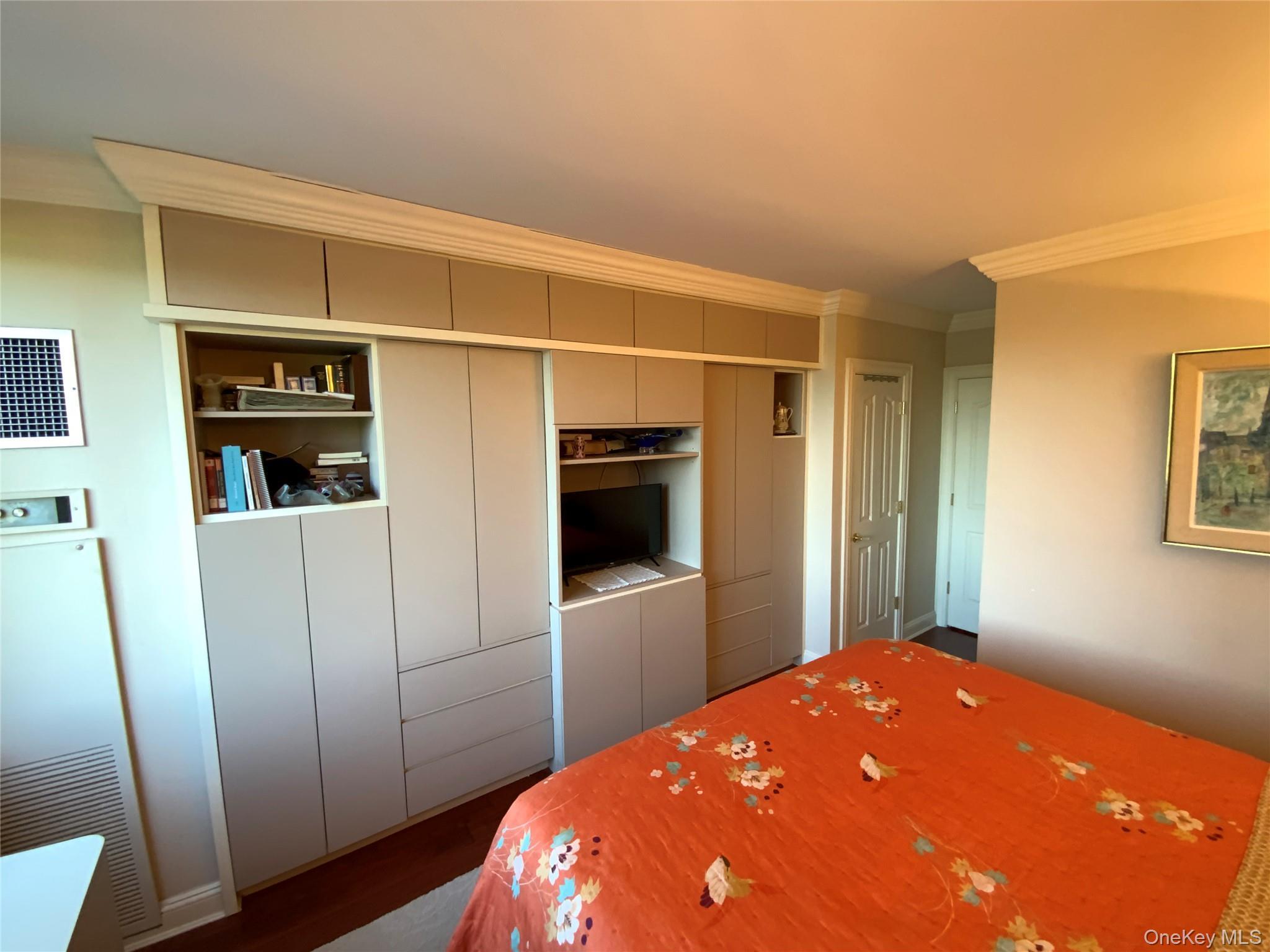 Coop Grand Central  Queens, NY 11005, MLS-913045-16