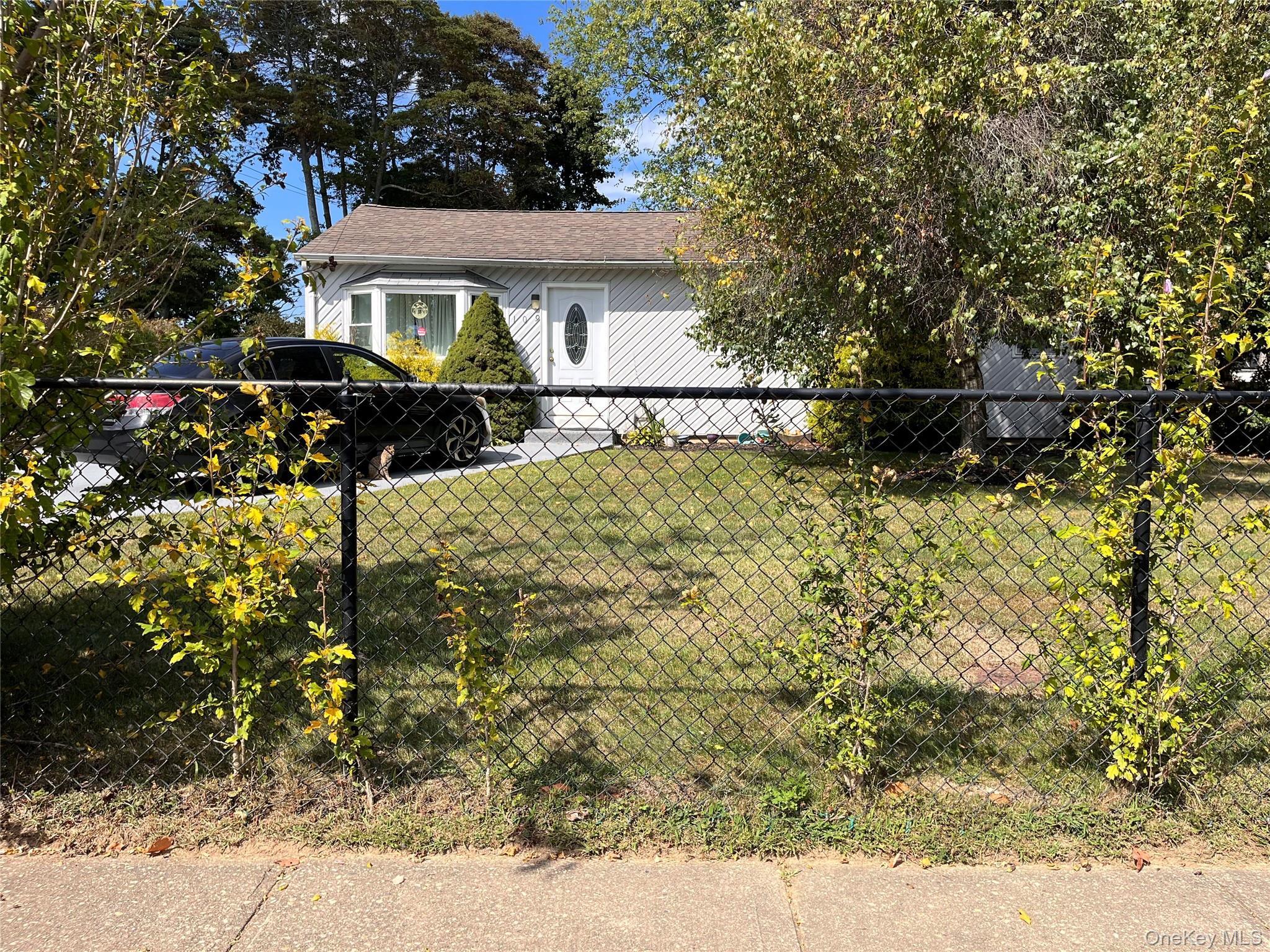 Single Family Merrill Suffolk County, NY 11717, MLS-913123-3