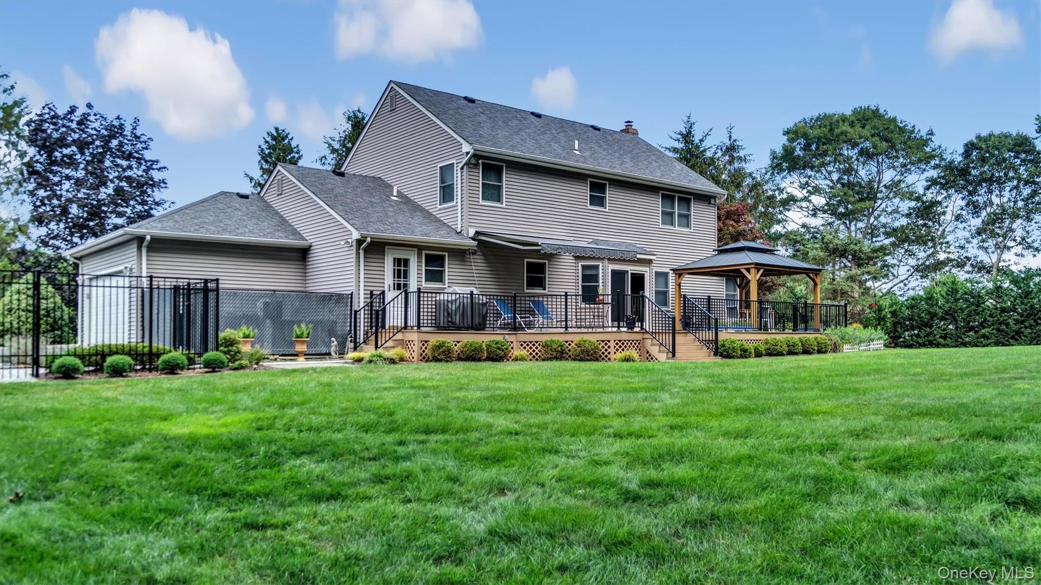 Single Family Landing  Suffolk County, NY 11933, MLS-913125-35