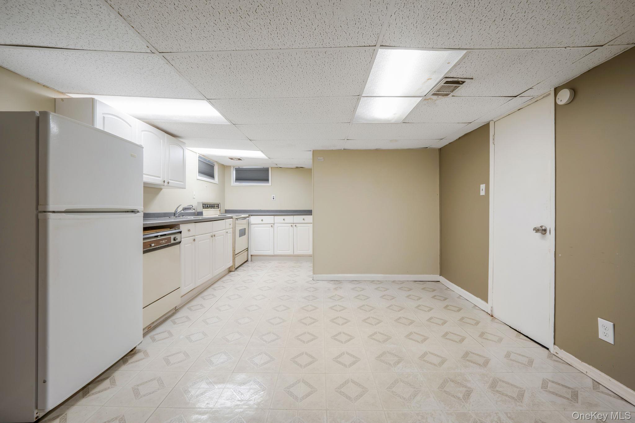 Single Family Barbara  Nassau County, NY 11554, MLS-913170-24