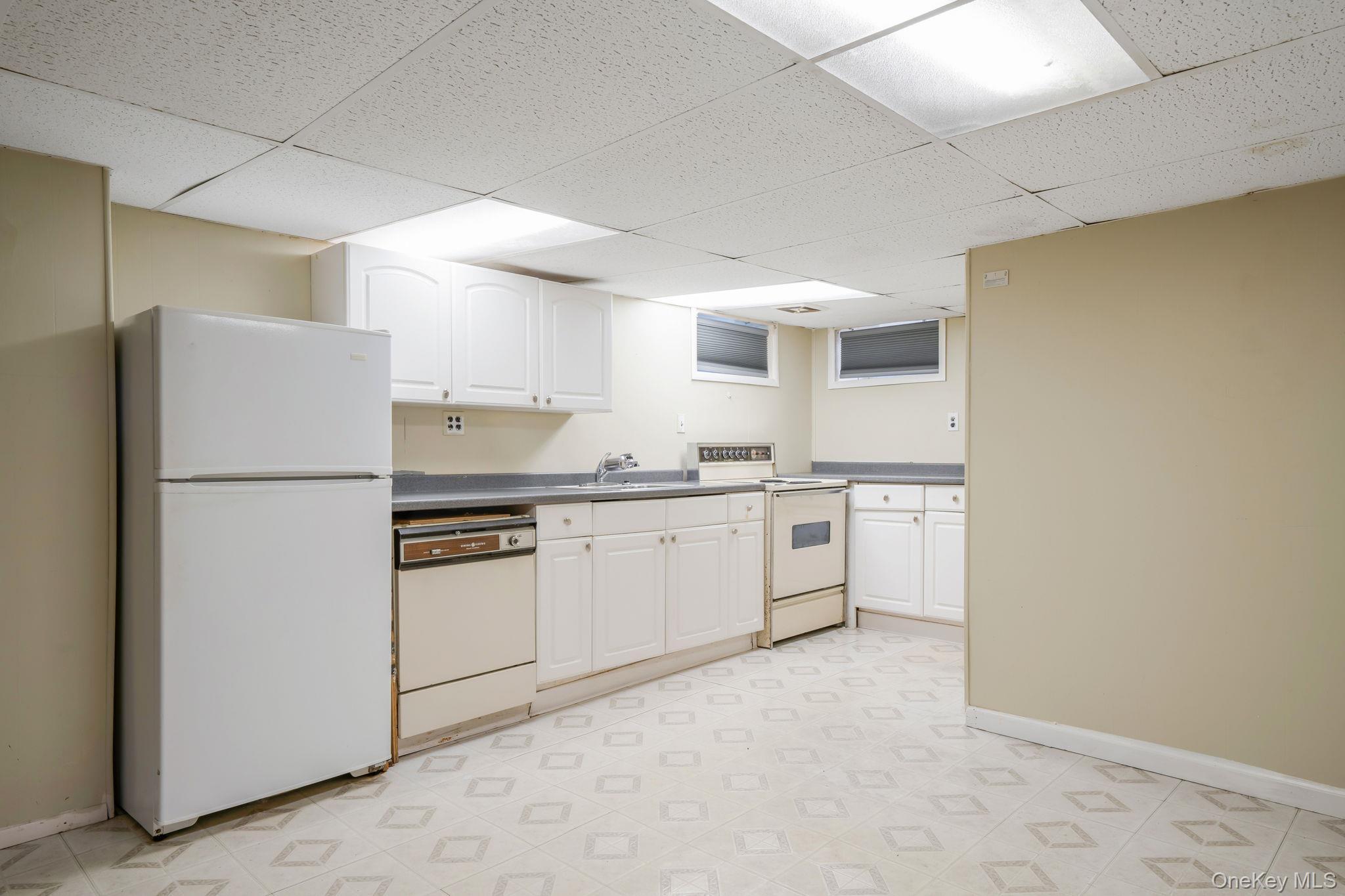 Single Family Barbara  Nassau County, NY 11554, MLS-913170-25