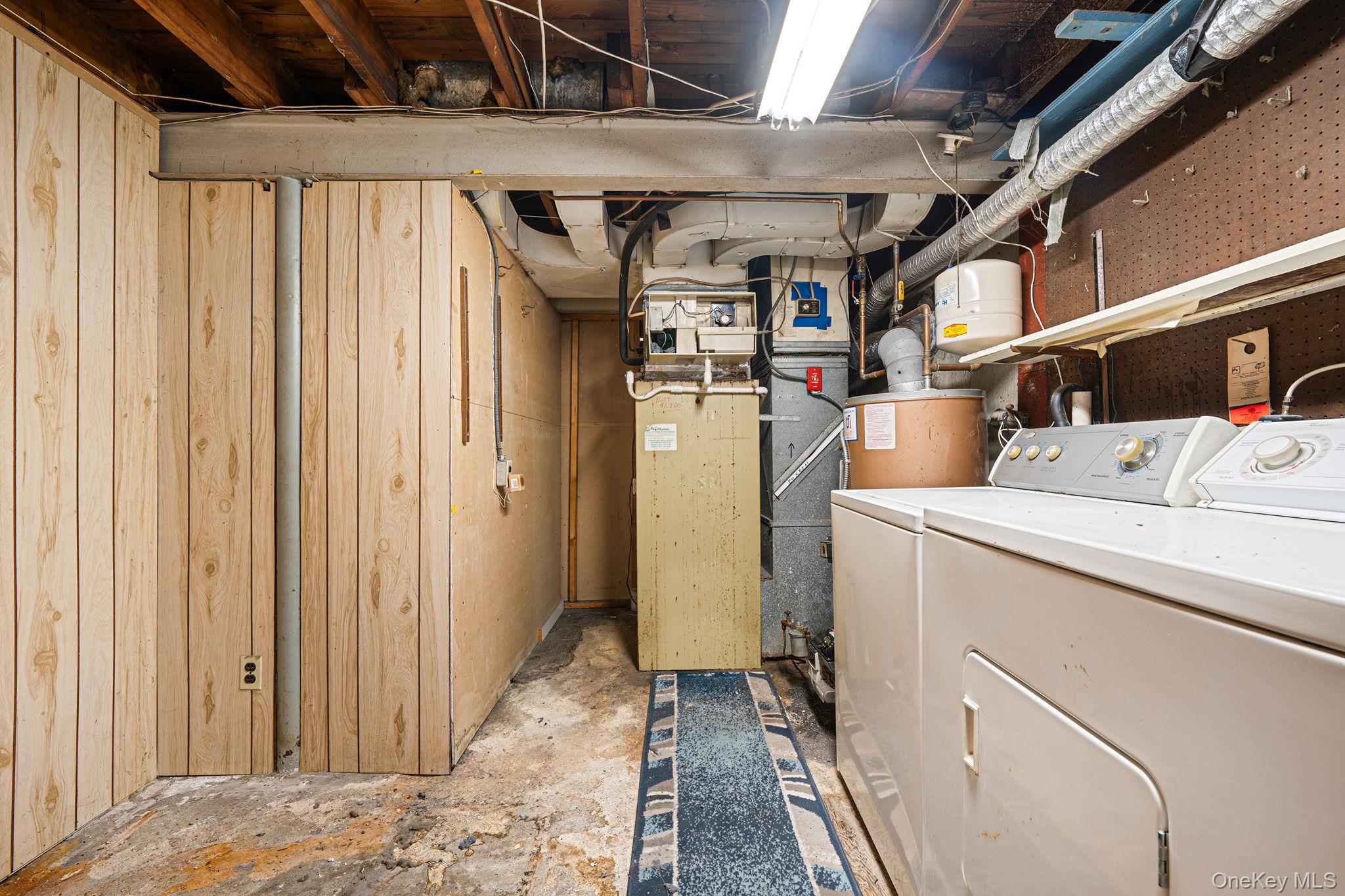 Single Family Barbara  Nassau County, NY 11554, MLS-913170-32