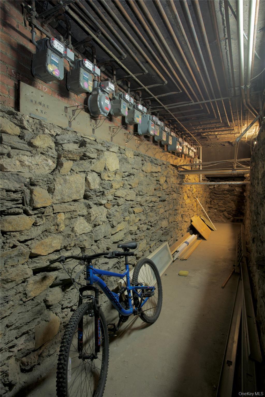 Single Family Bronxwood Bronx, NY 10469, MLS-913219-21