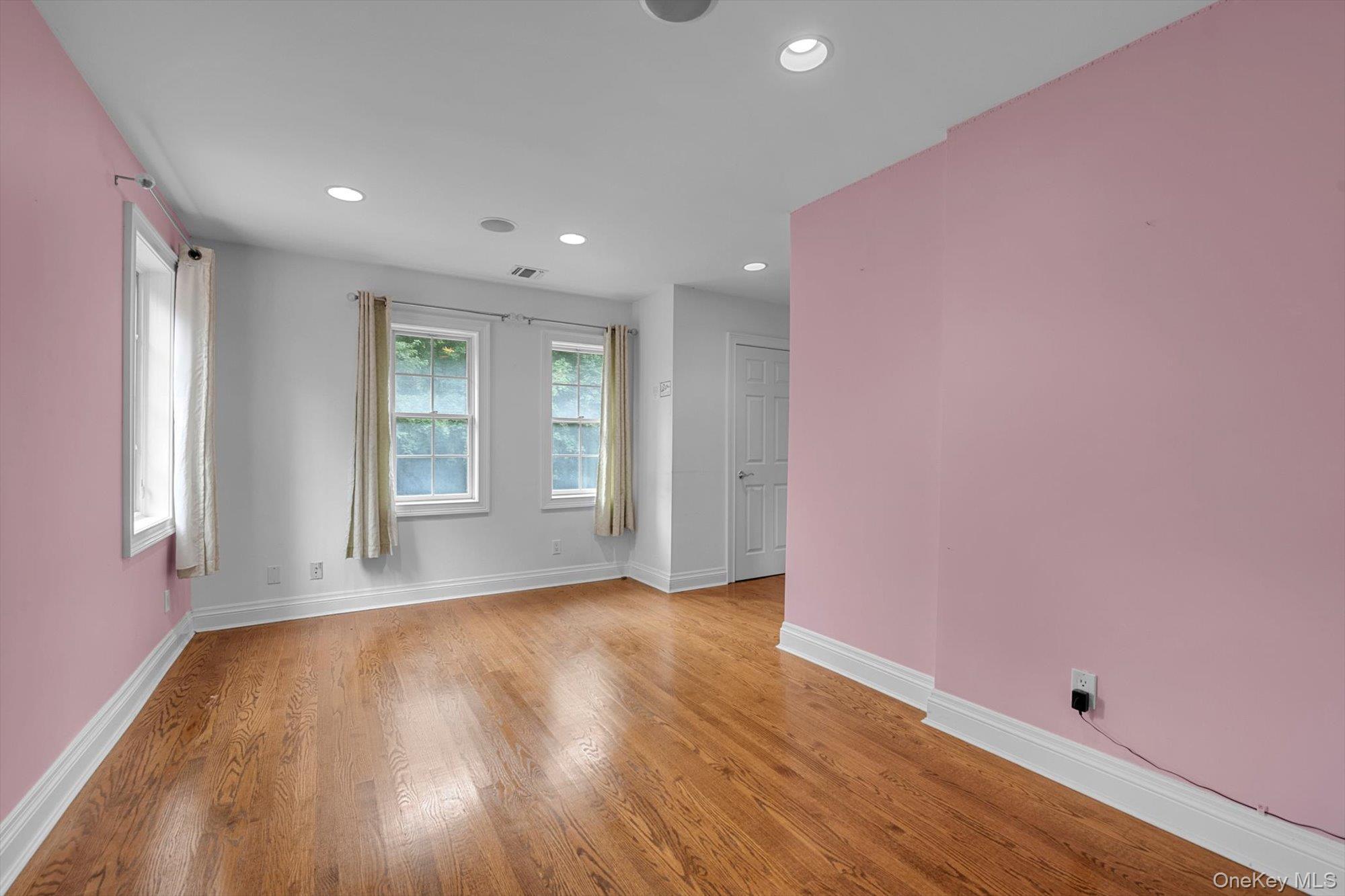 Single Family Arleigh Nassau County, NY 11021, MLS-913298-24