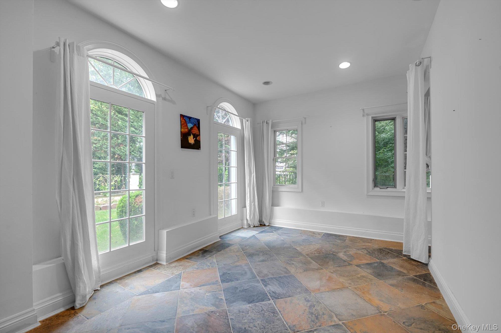 Single Family Arleigh Nassau County, NY 11021, MLS-913298-25