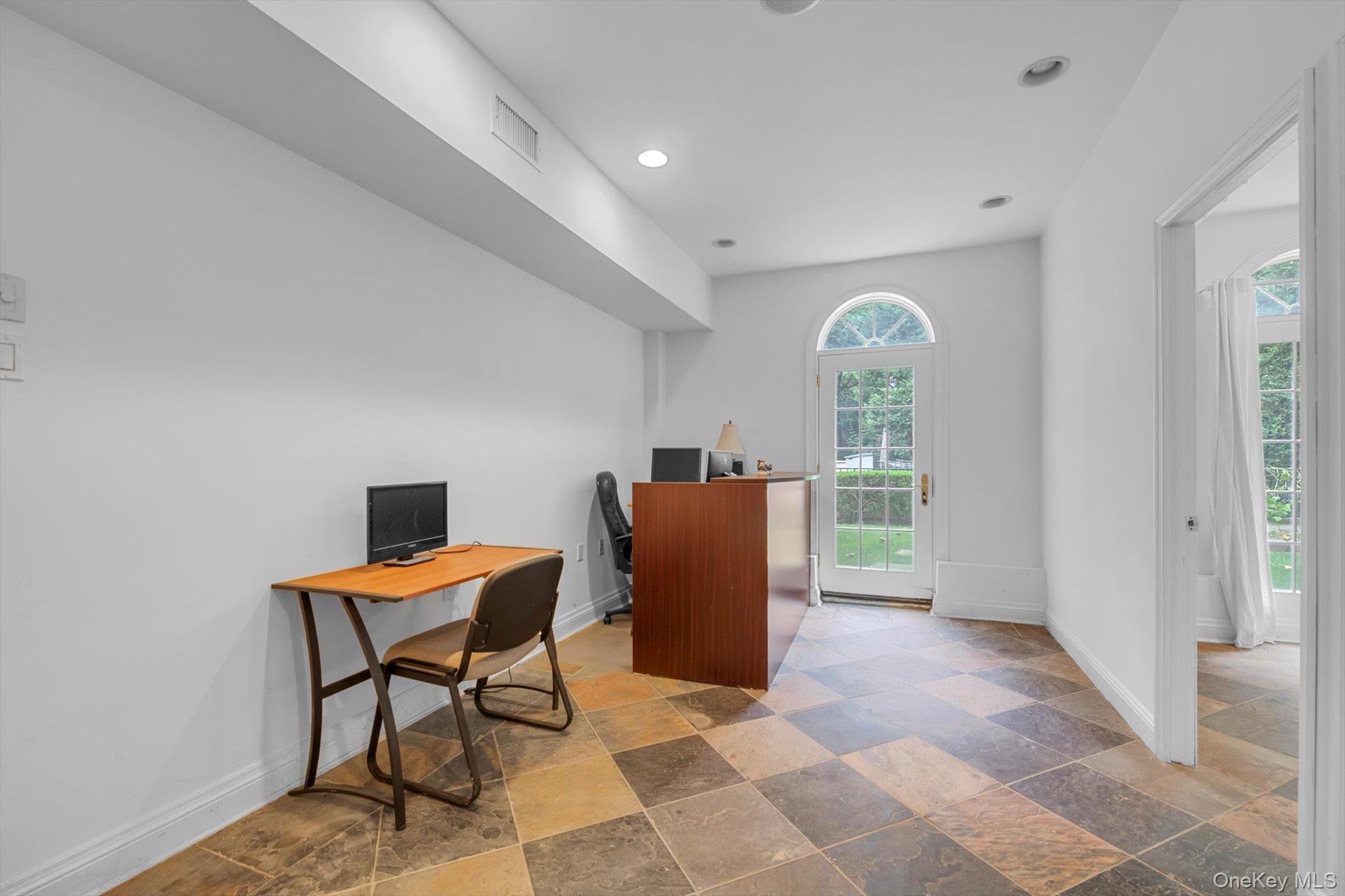 Single Family Arleigh Nassau County, NY 11021, MLS-913298-26